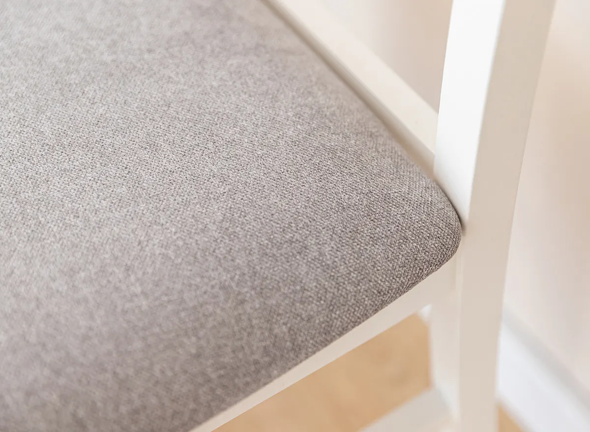 Krzesło BELLUNO ELEGANTE 22 z jasnoszarym siedziskiem materiałowym - białe (STORM 85) - DRMKT22/S85