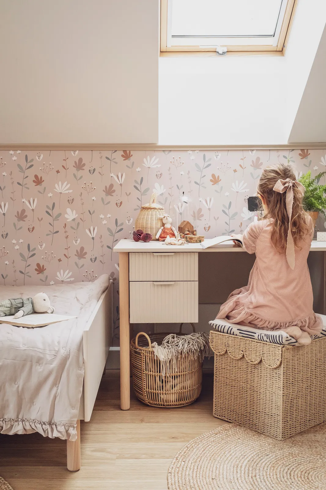 Biurko z szufladami MILOO 125 cm białe - PIN_045-505-310