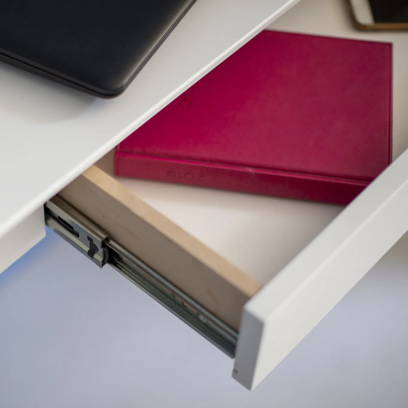 Biurko z szufladą MIMO 85x40 cappuccino blat/czarne drewniane nogi - NRAGABAWDMI34B