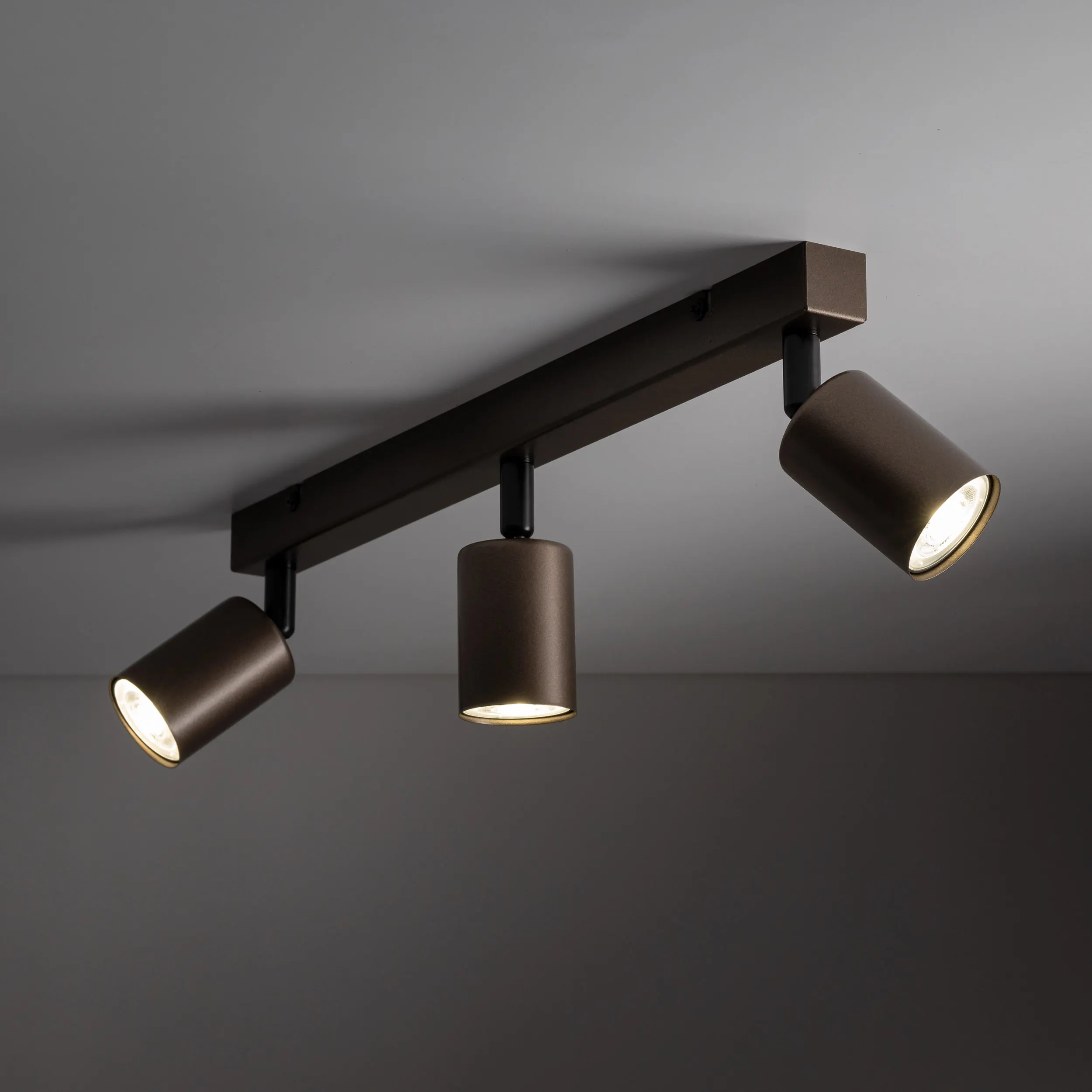 Lampa sufitowa TOP brązowa na metalowej listwie z regulacją 60x19x15cm - TK_6181