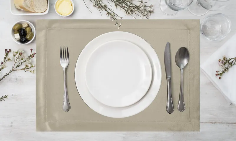 Podkładka na stół MELINDA 30 X 40 CM BEŻOWY Podkładka na stół MELINDA 30 X 40 CM BEŻOWY