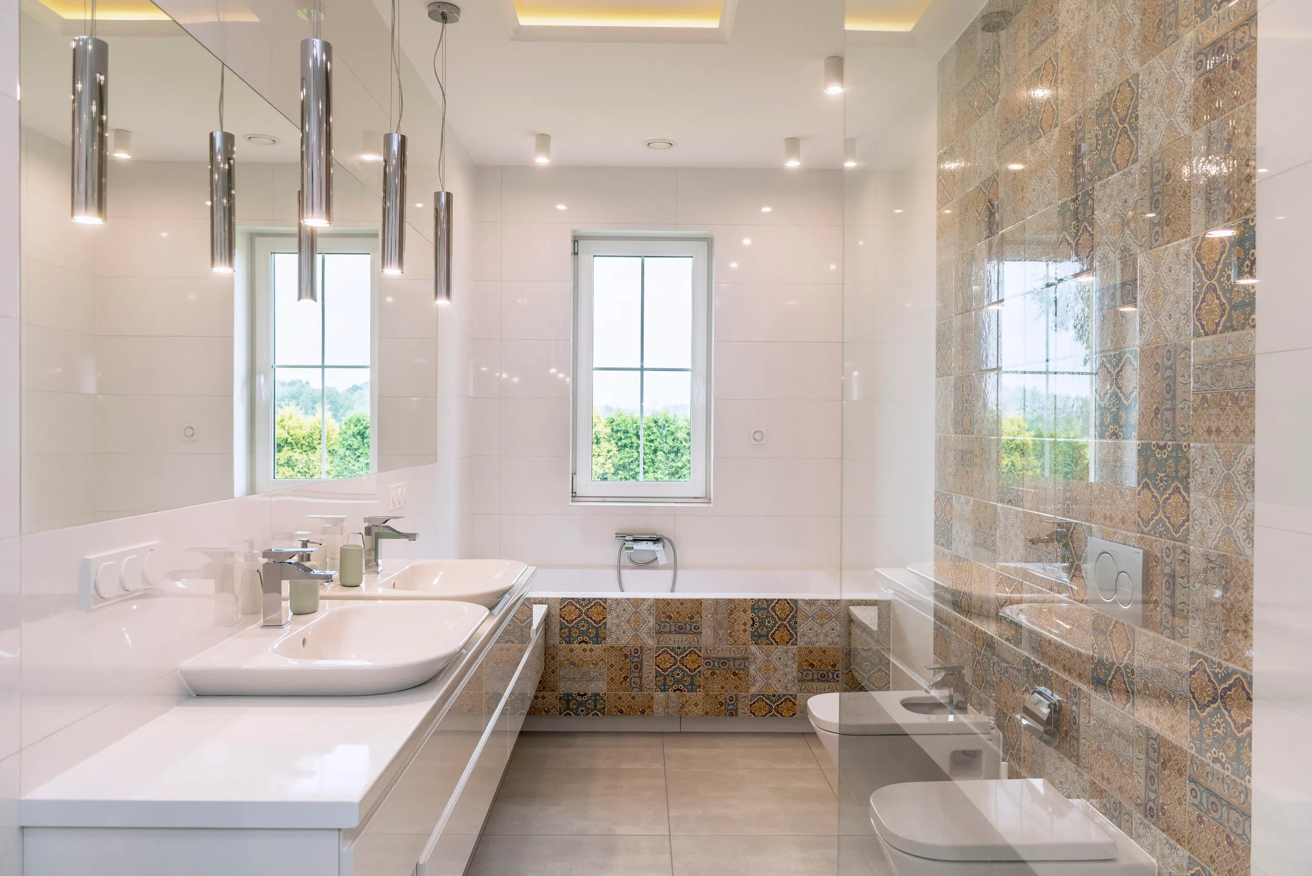 Lampa wisząca GOMERA chromowana na białym przewodzie smukła 118x8cm - 3628