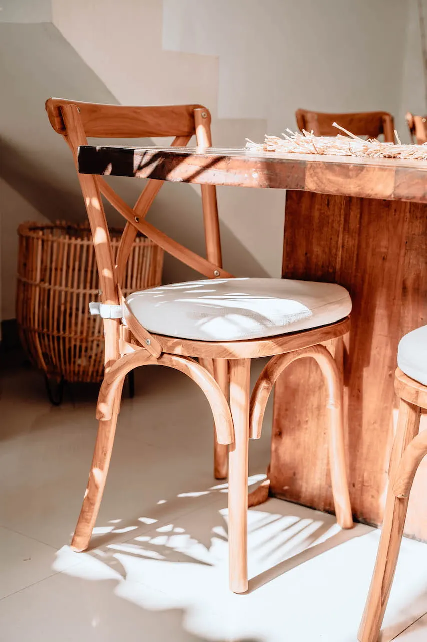 KRZESŁO TIKA DREWNO TEKOWE - MML2KTI