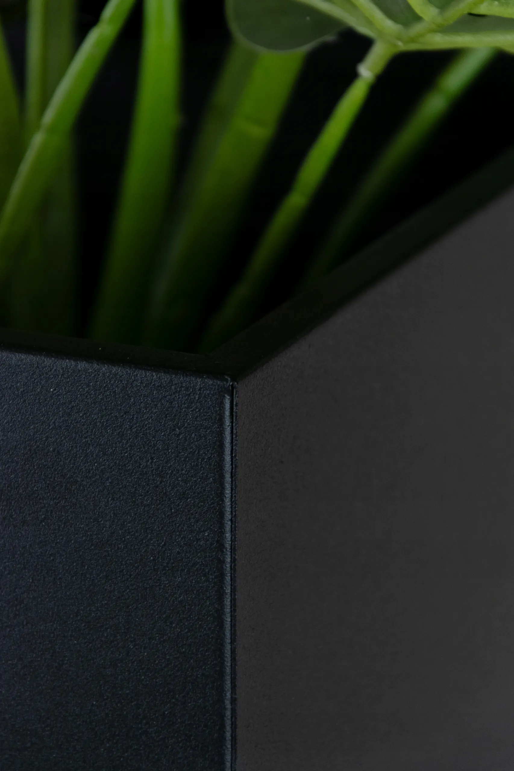 DONICZKA-osłonka na donice metalowa LORIENT M czarna - LD_TZ000062