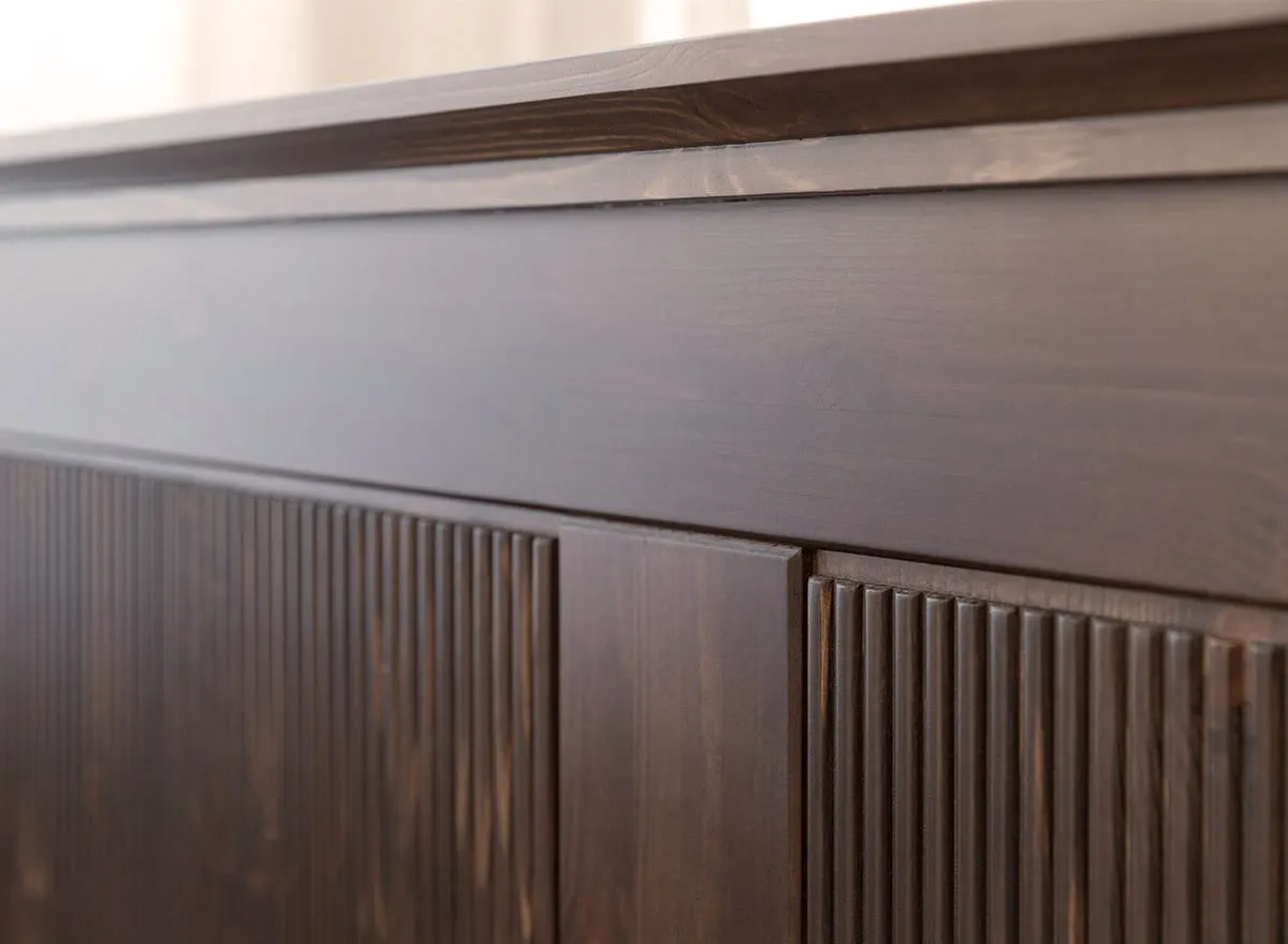 Łóżko z zagłówkiem drewniane ROSELLA 180x200 sosna ciemny brąz - SKROS180X200