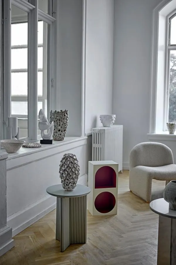 image ceramic sculpture, decorative object, vase, interior decor, light-colored room