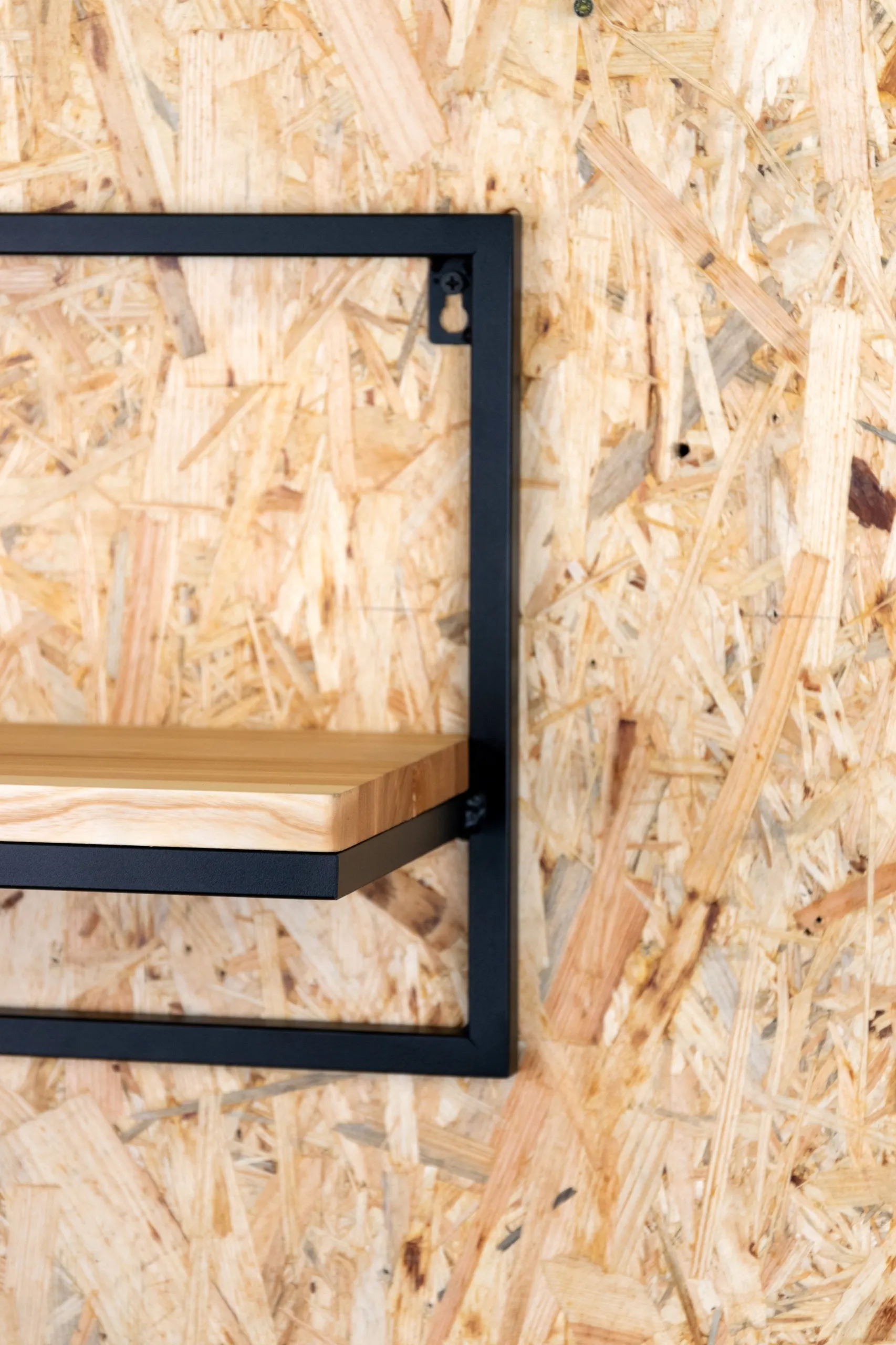 Kwietnik wiszący LENS S metal drewno czarny naturalny - LD_TZ000084