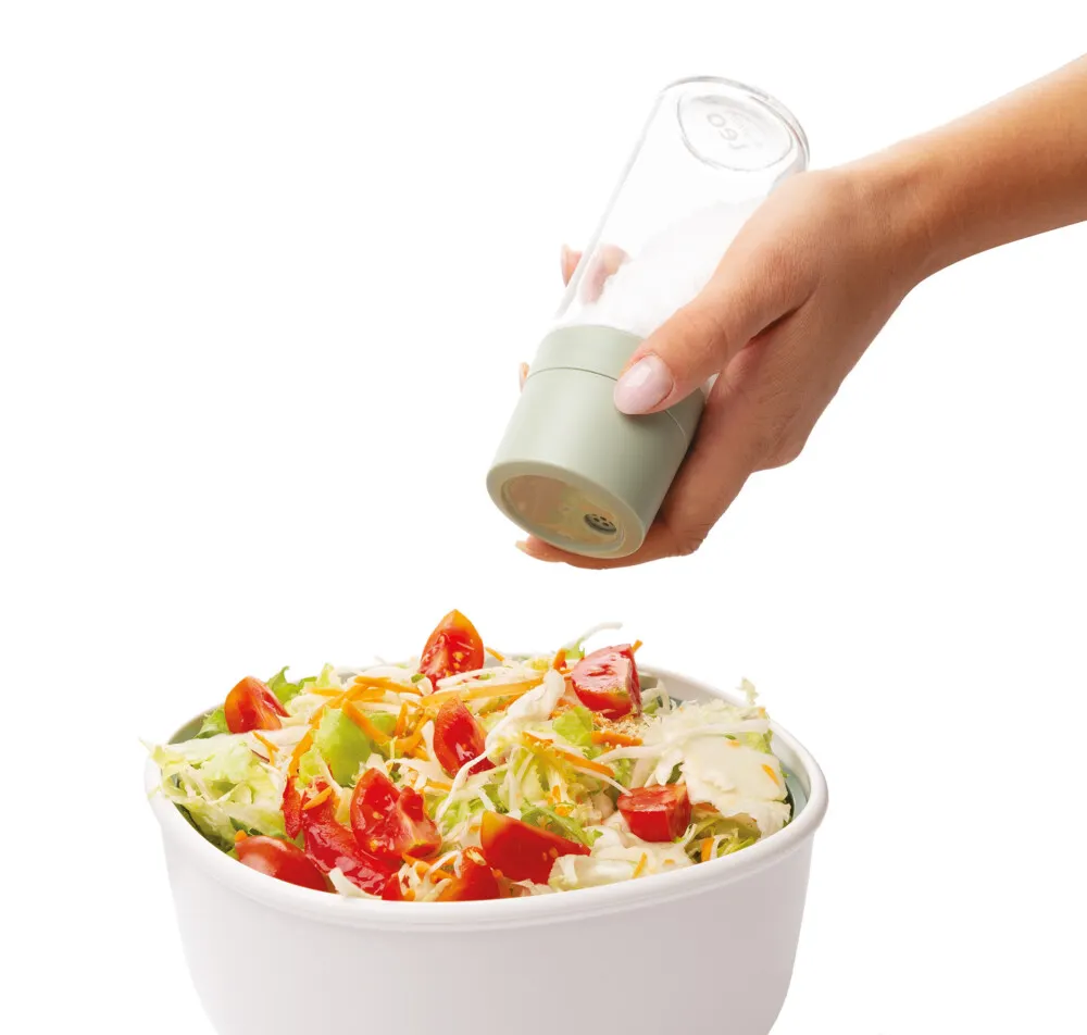image sałatka, shaker do sałatek, przyprawa, młynek do przypraw, warzywny sałatkowy