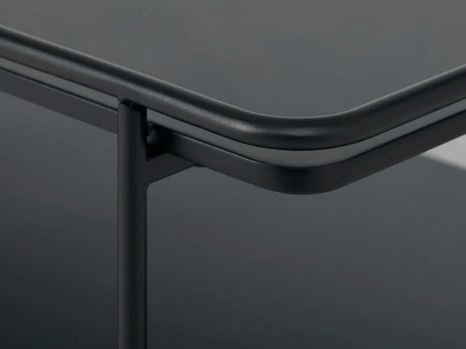 metalowy stół, czarny kolor, klasyczny design, ramowy asortyment, cieńkowy blat