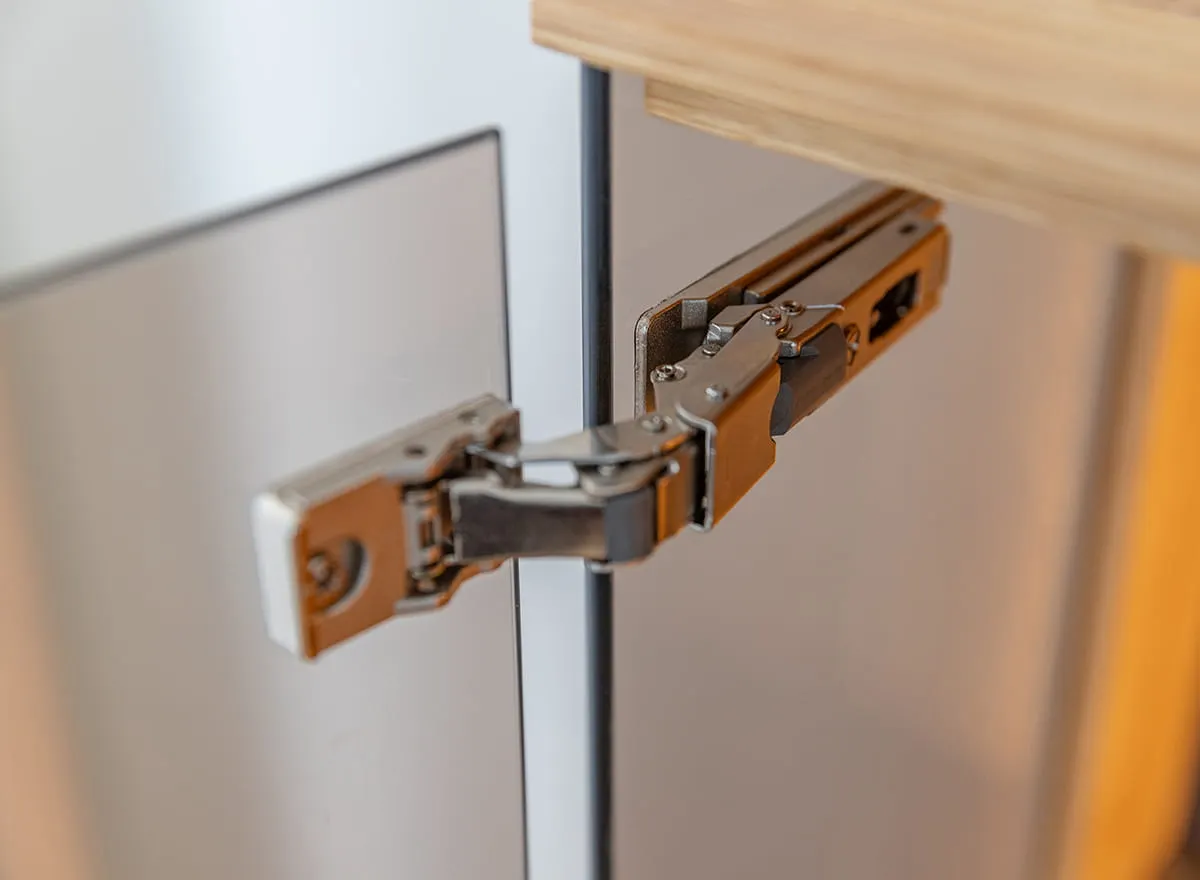 Witryna niska COLLODI dębowa 3-drzwiowa z oświetleniem - dąb olejowany - ZICOL11