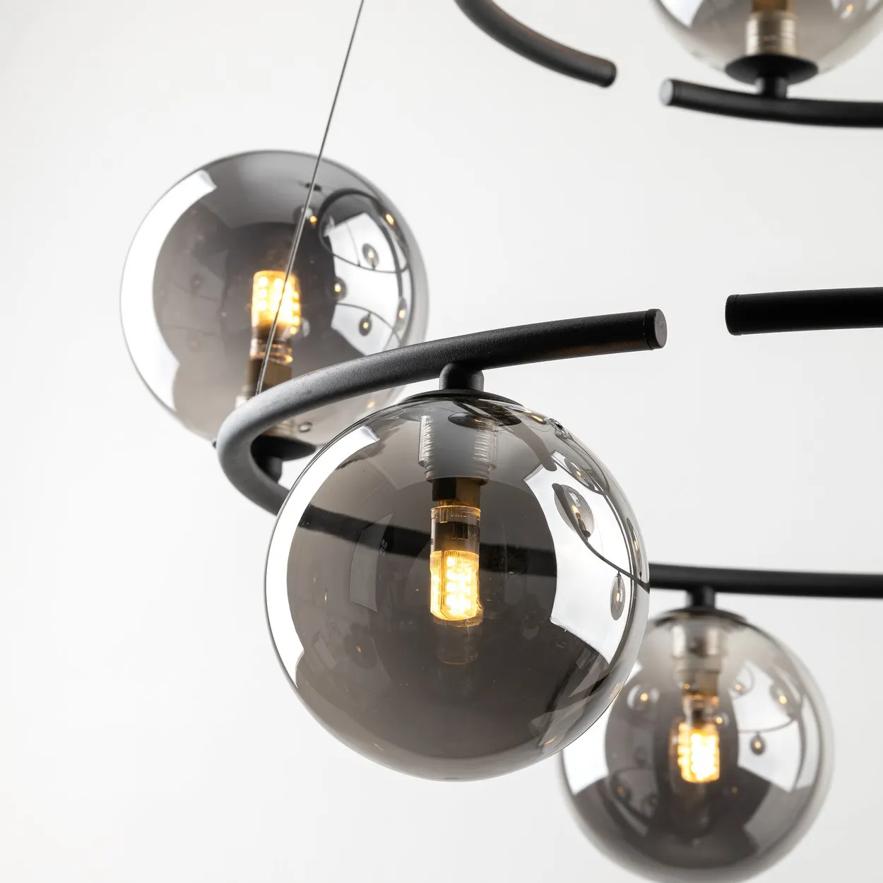 Lampa wisząca ANABELLE czarna z dymionymi okrągłymi szklanymi kloszami 140x62cm - TK_6845