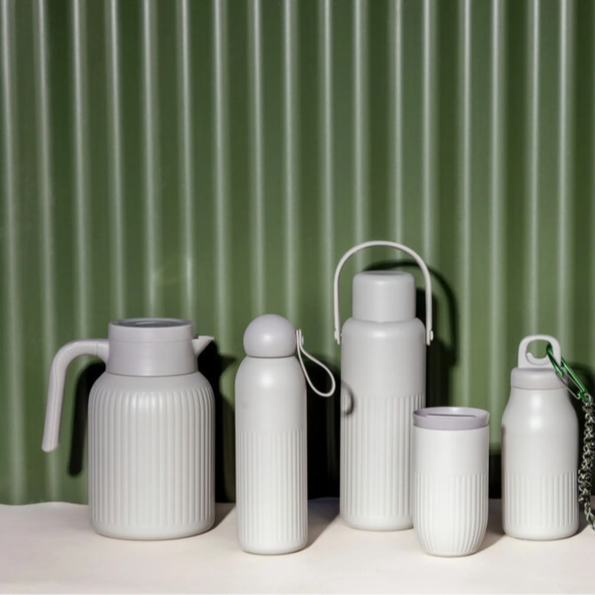 image butelka, termos, ceramiczny, szary, pionowy żłobiony