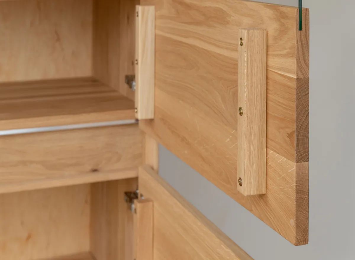 Witryna drewniana szklana DIVISIONE z oświetleniem prawa dąb olejowany - ZIDIV03R