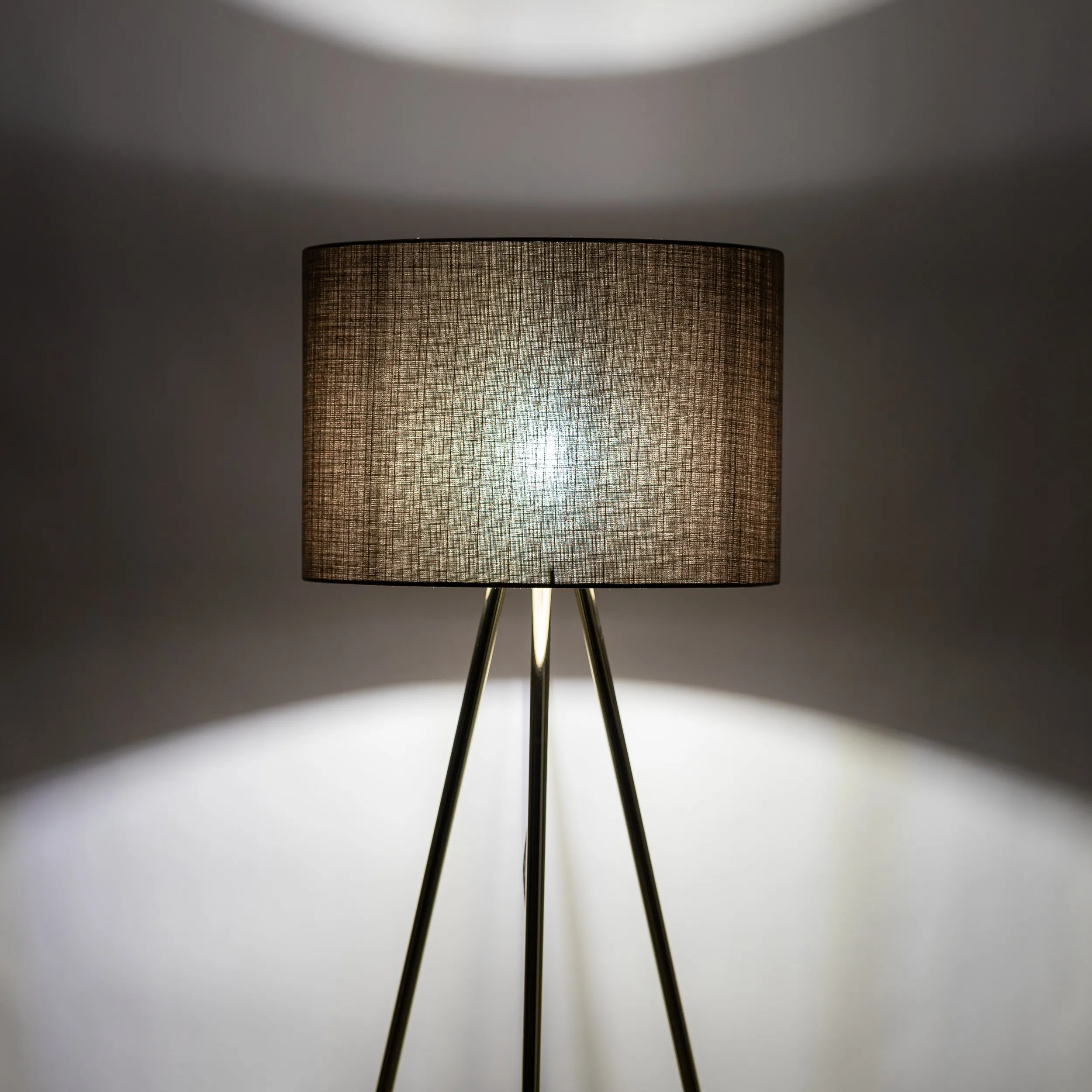 Lampa podłogowa UMBERTO złota z brązowym okrągłym abażurem 155x50cm - TK_16032