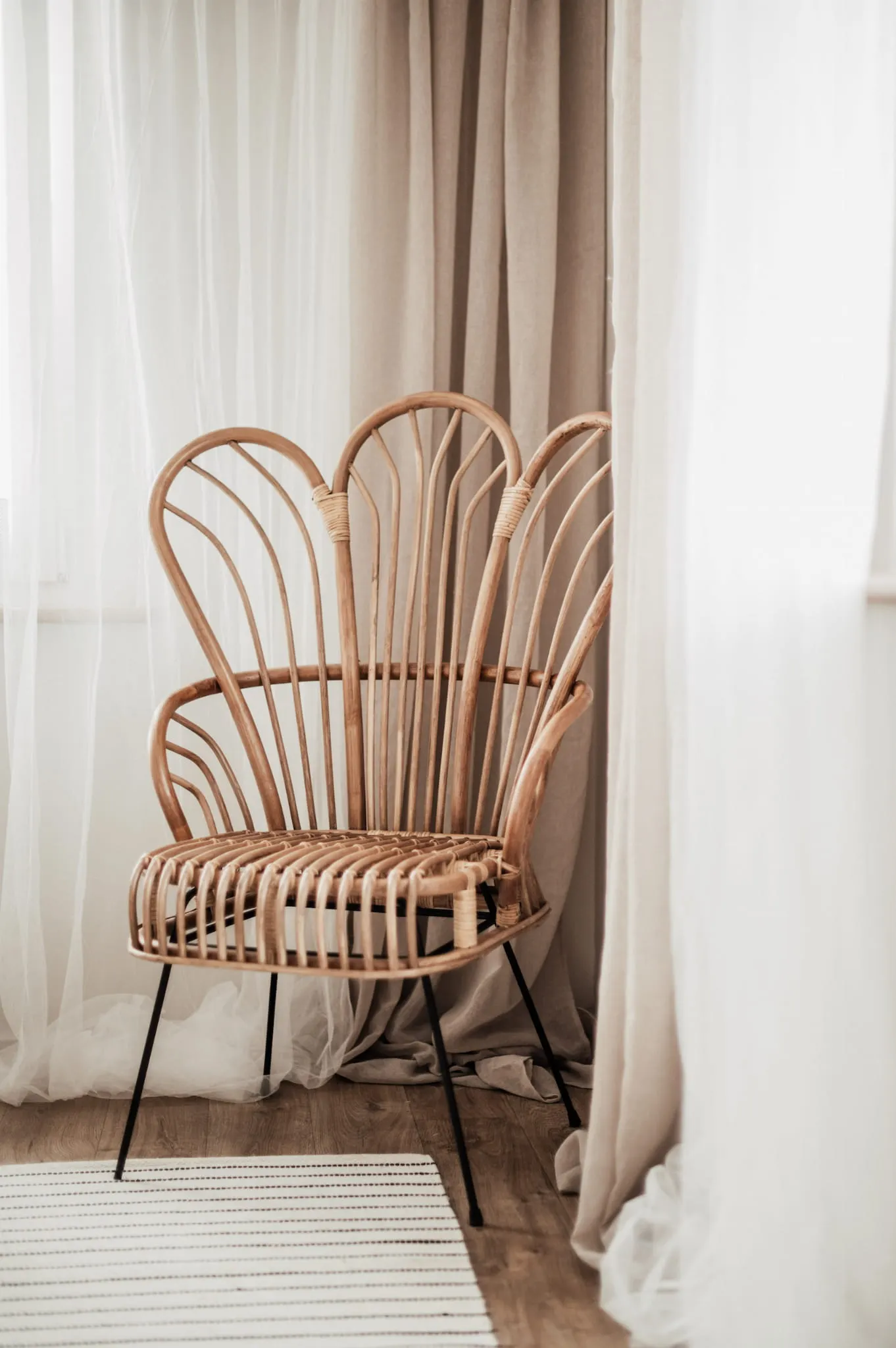 Fotel rattanowy LOTUS naturalne/czarne metalowe nogi - MMRC002