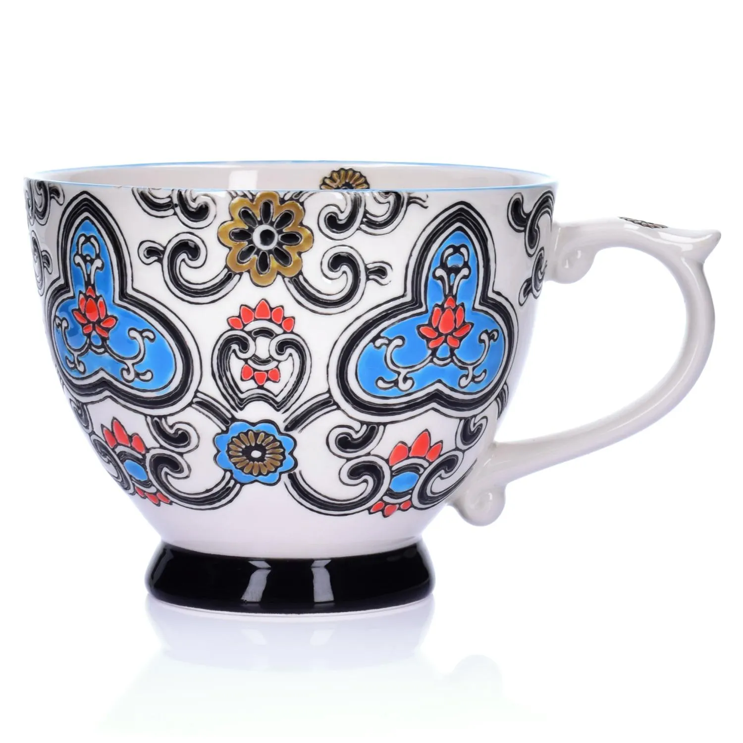 porcelanowy kubek, wzory kwiatowe, niebiesko-carny, kryształowy kubek, podstawa czarna
