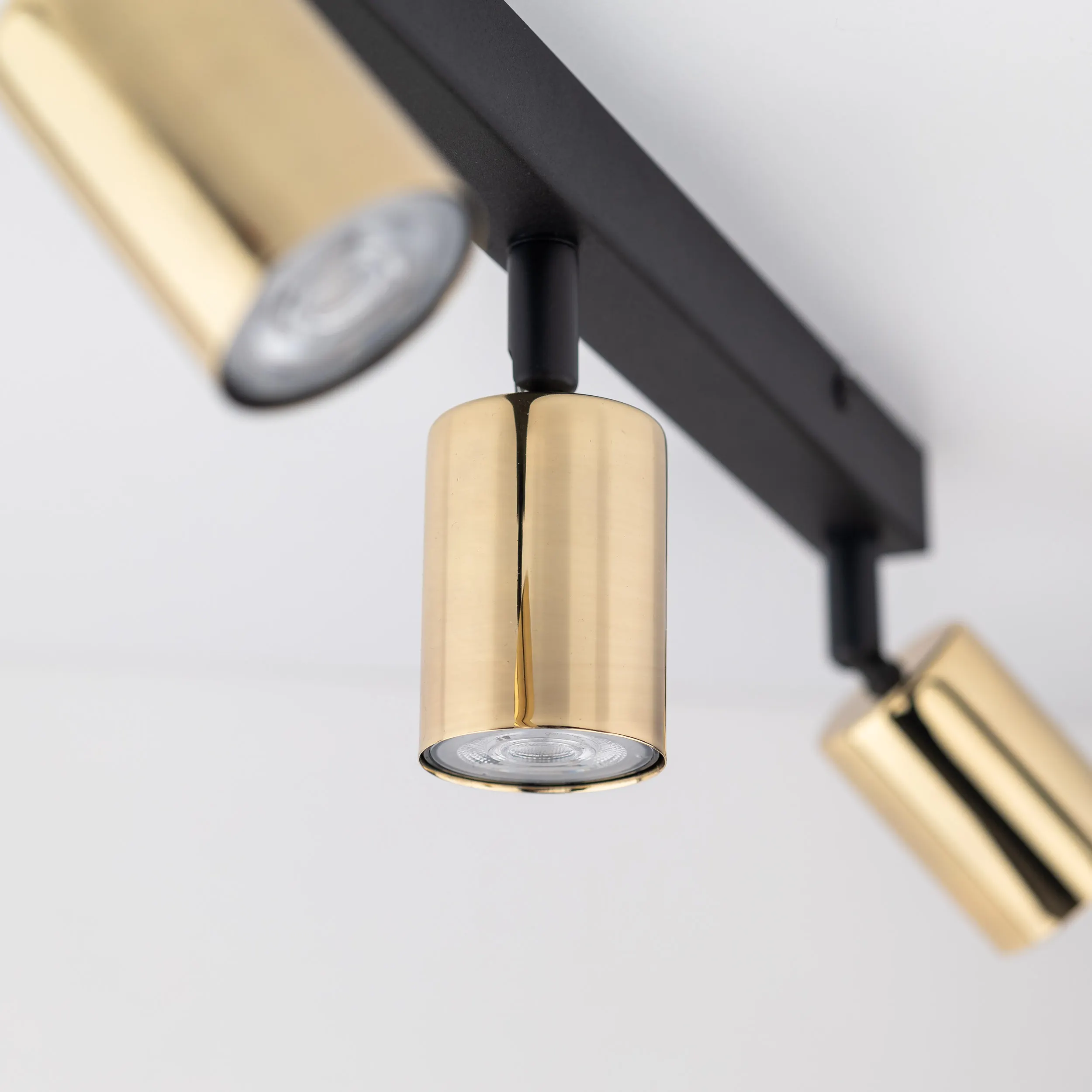 Lampa sufitowa TOP czarna złota na metalowej listwie regulowana 60x19x15cm - TK_5968