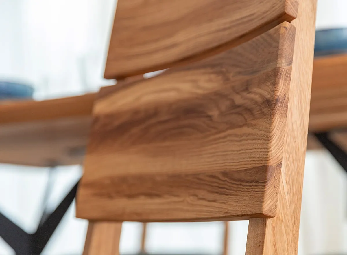 Krzesło drewniane VERTO czarne siedzisko ekoskóra dąb olejowany - KDB02CZ