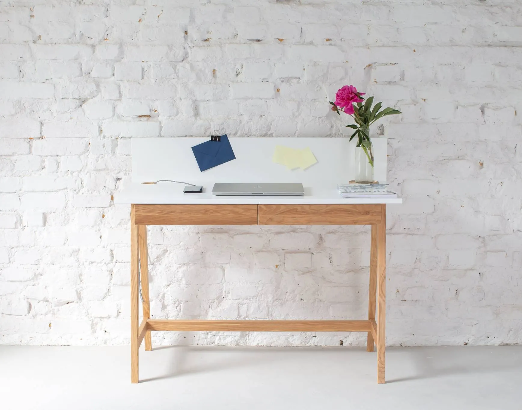 Biurko z szufladami i panelem LUKA 110x50 białe/jesionowe nogi - RGB_WDLUK31_DRAW