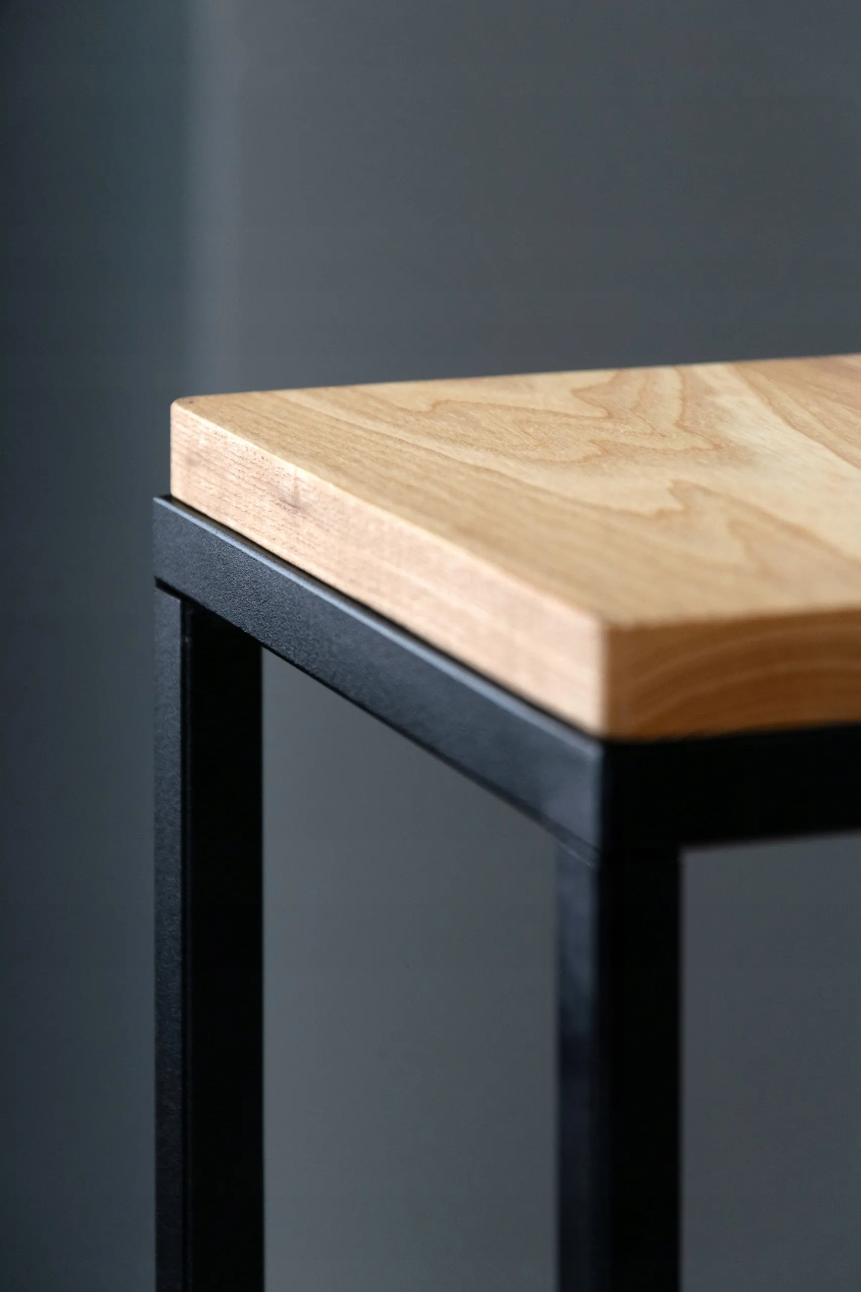 Kwietnik stojący 3-poziomowy NICEA L metal drewno czarny naturalny - LD_TZ000050