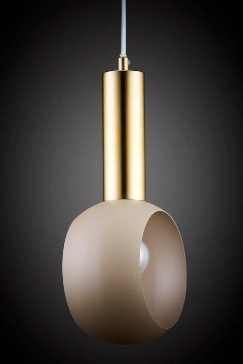 lampa wisząca, metalowa lampa, kula lampa, wykończenie złote, kolor beżowy