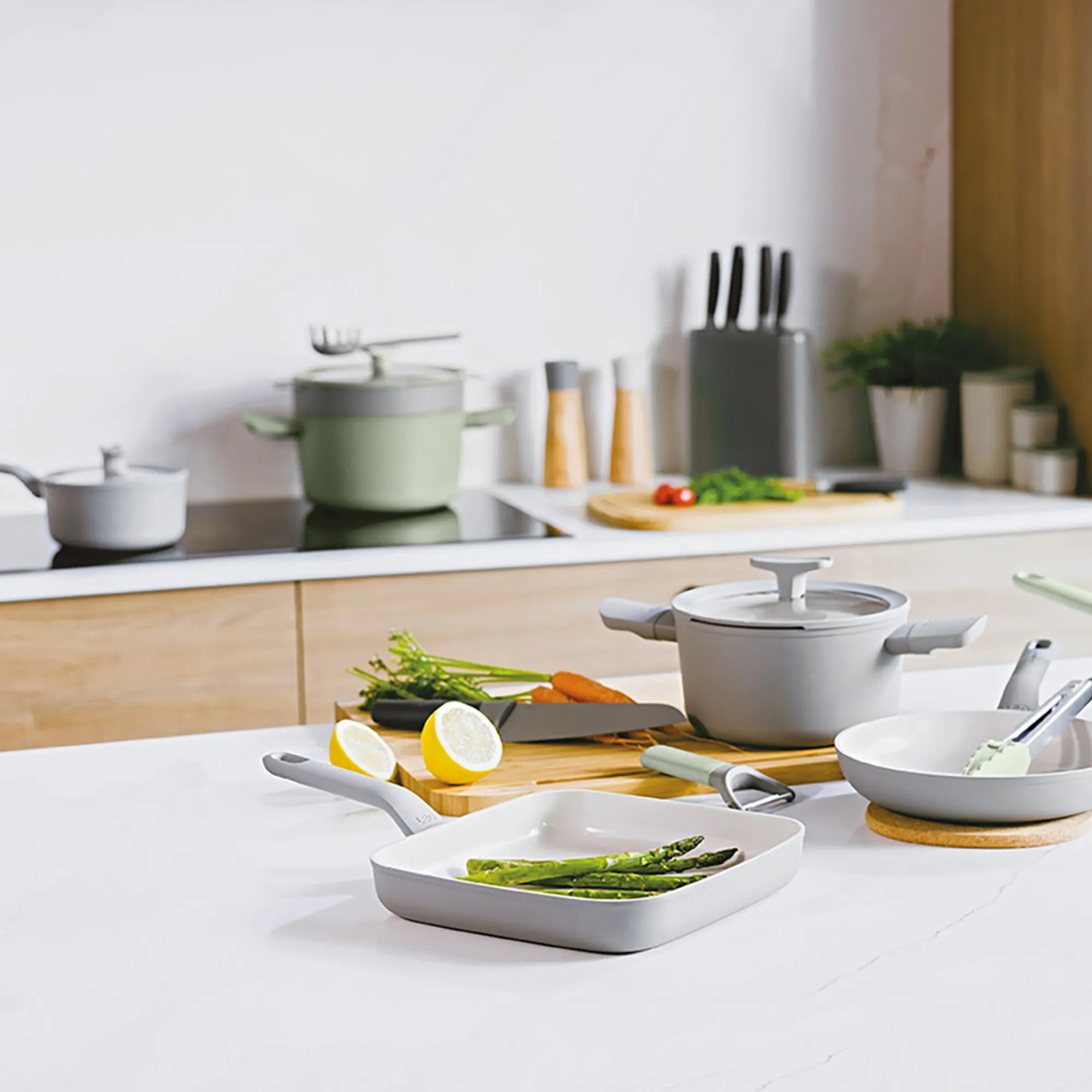 image patelnia, nóż, garnek, warzywa, kuchnia sztućce