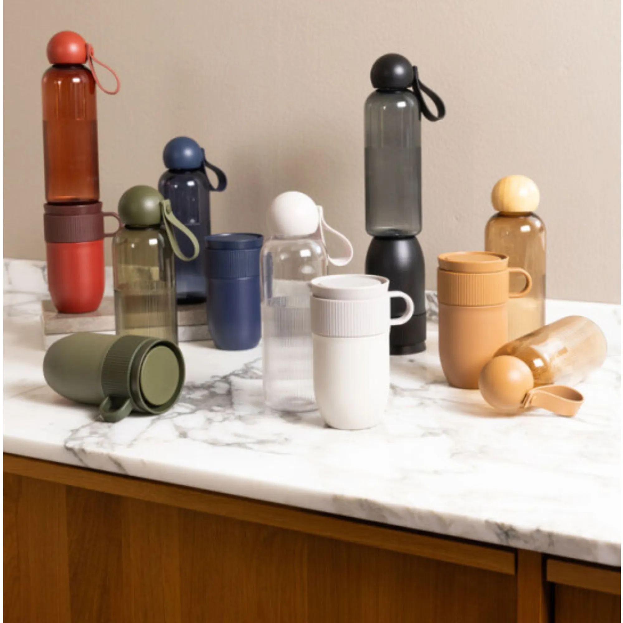 butelki, bidony, naczynia, szkło, kapsle