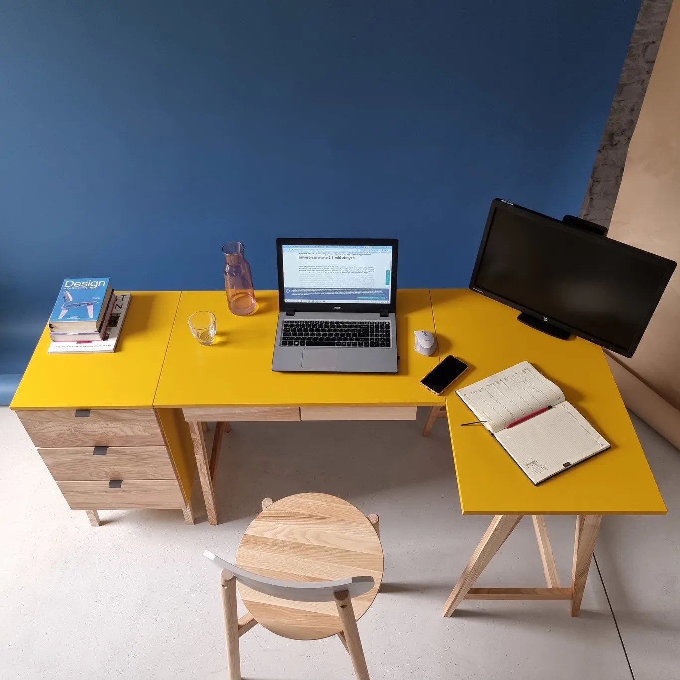 Biurko narożne z szufladą LUKA prawostronne 135x85 beżowy blat/ drewniane nogi - NRGB_CDLUK24_R