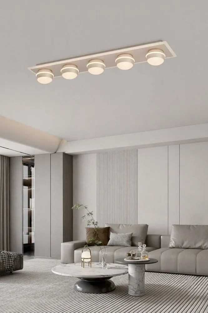 image lampa sufitowa, oświetlenie LED, kinkiet cztery lampy, salon, plafon