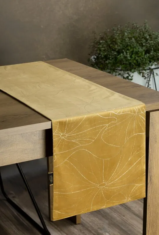 OBRUS BLINK 18 35 X 220 CM MIODOWY OBRUS BLINK 18 35 X 220 CM MIODOWY