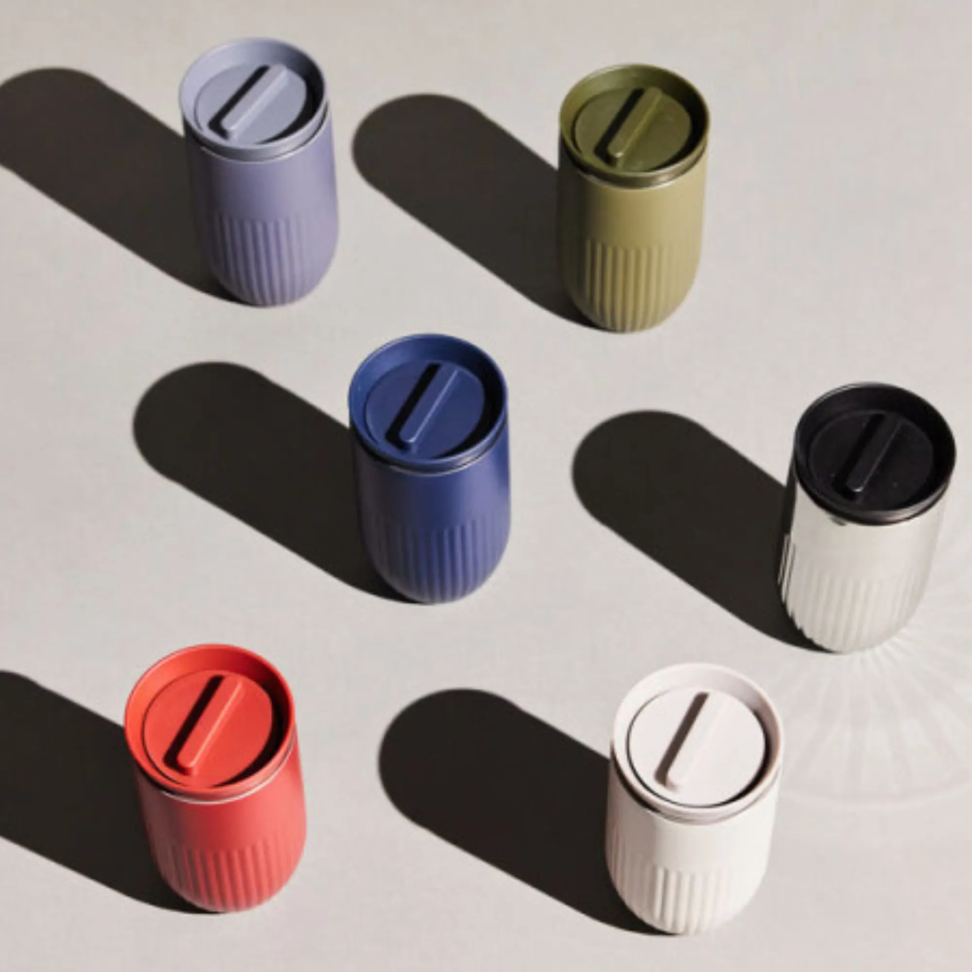 kapsle, korekty koloru, kapsle do butele, koralne/kolorowe, puszki/pojemniki