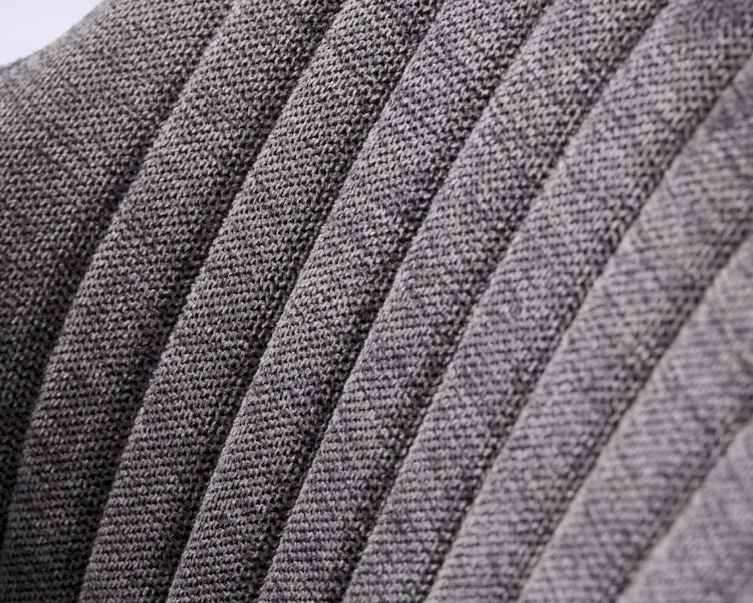 Krzesło z podłokietnikami NOLAN pikowane ciemnoszare - UN_50790001