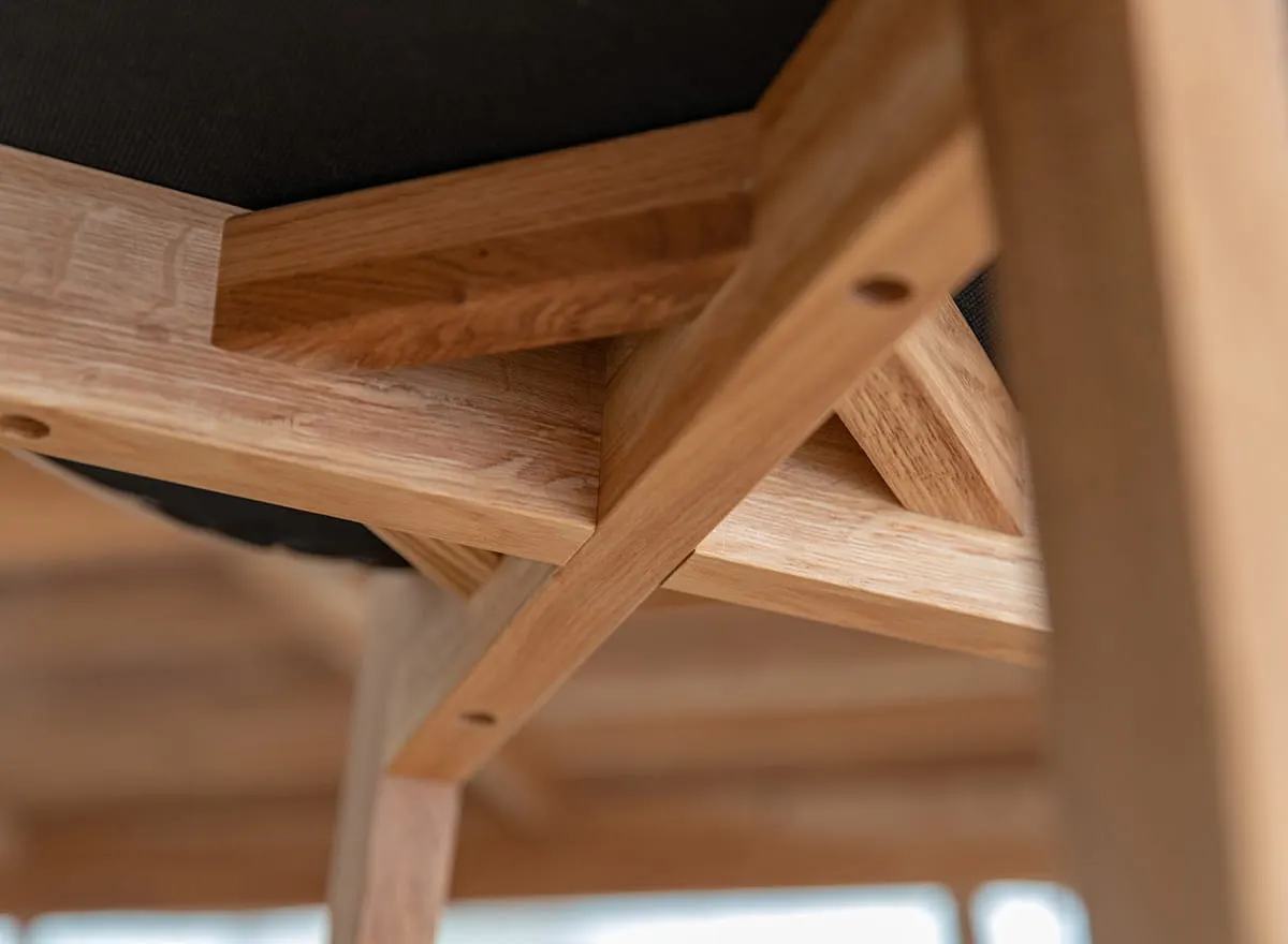 Krzesło dębowe LEON M11 z beżowym siedziskiem - dąb olejowany - KULKLM11