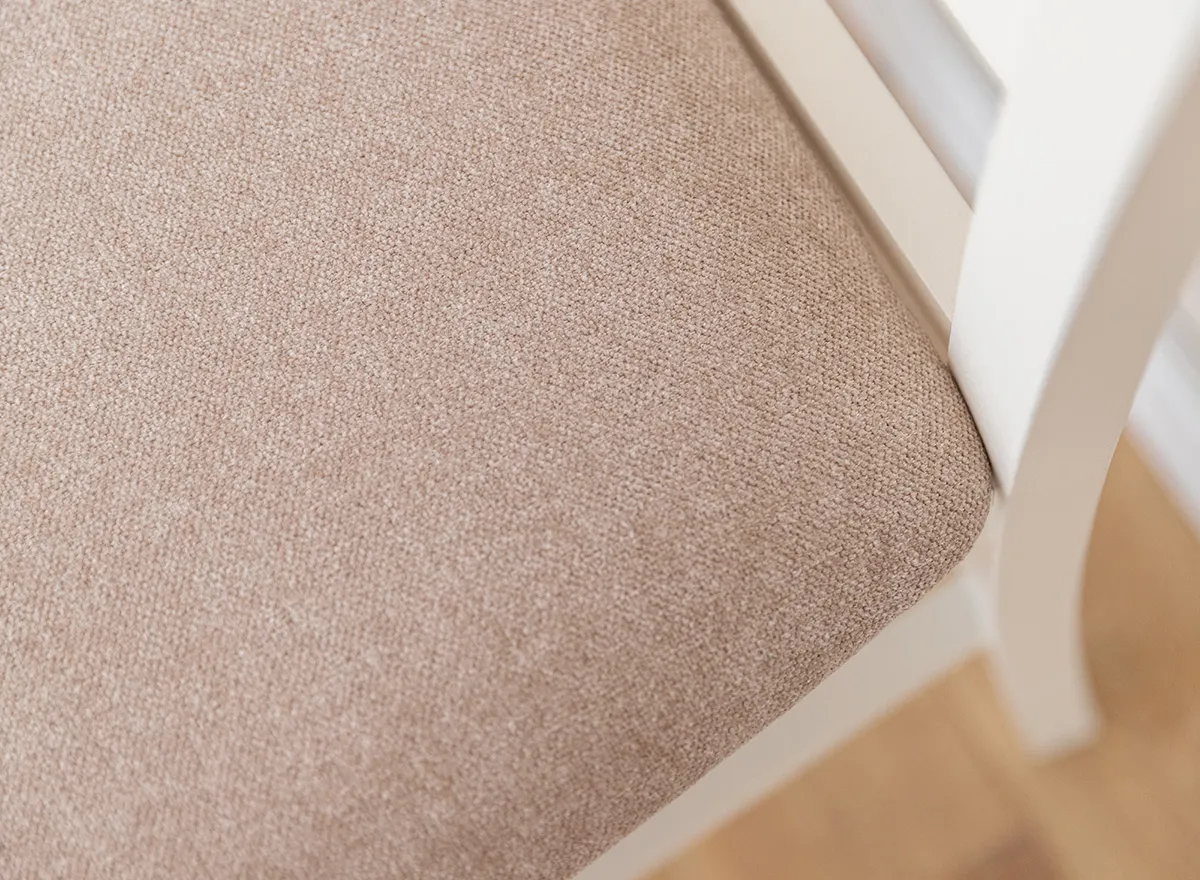 Krzesło BELLUNO ELEGANTE 22 z beżowym siedziskiem materiałowym - białe (STORM 06) - DRMKT22/S06