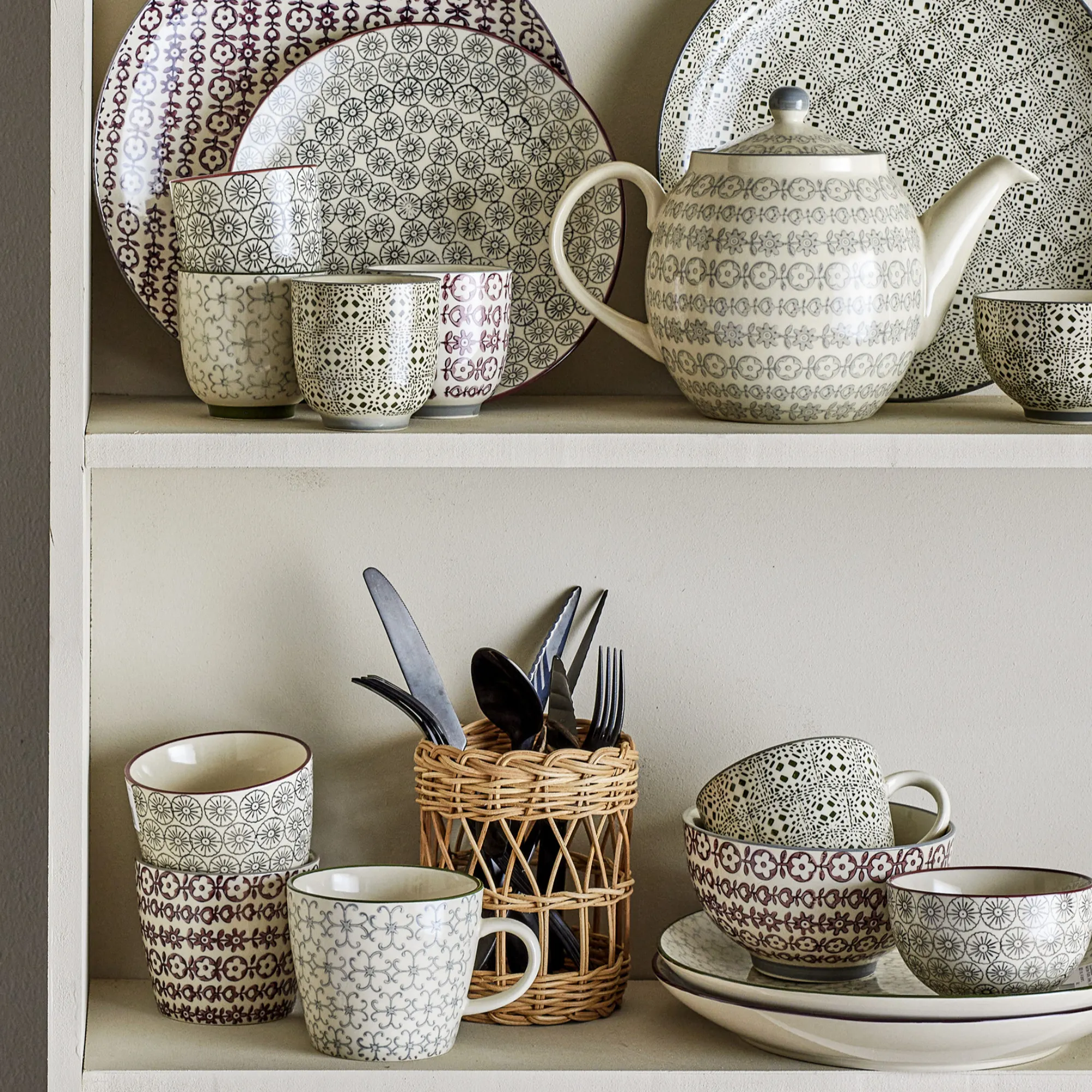 ceramic, teapot, cup set, plate, patterned