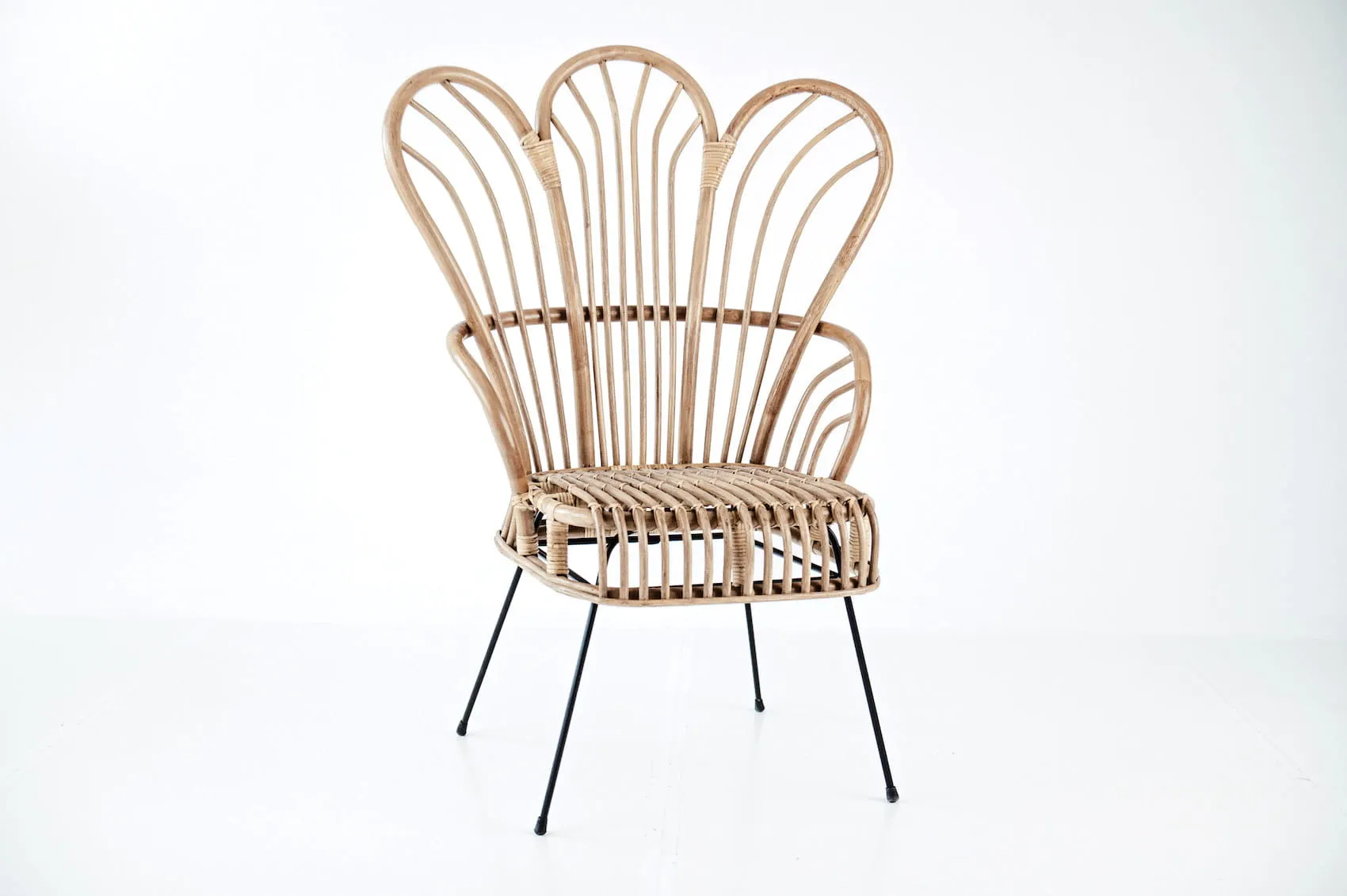 Fotel rattanowy LOTUS naturalne/czarne metalowe nogi