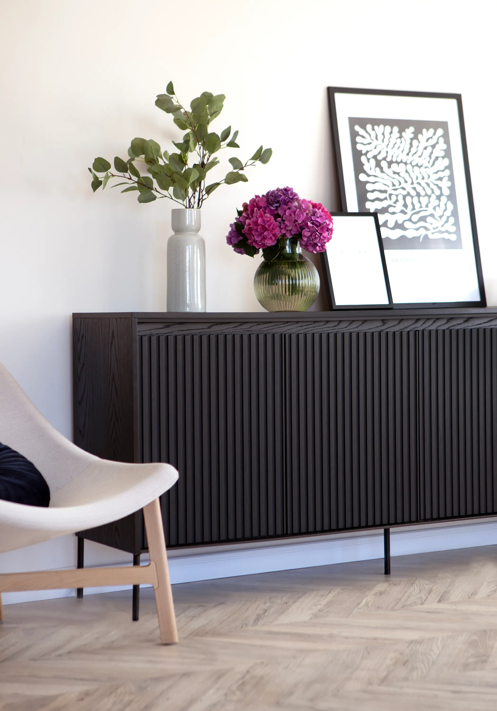 Komoda z oświetleniem TREND TR-04 4D czarna - TR4C-V2