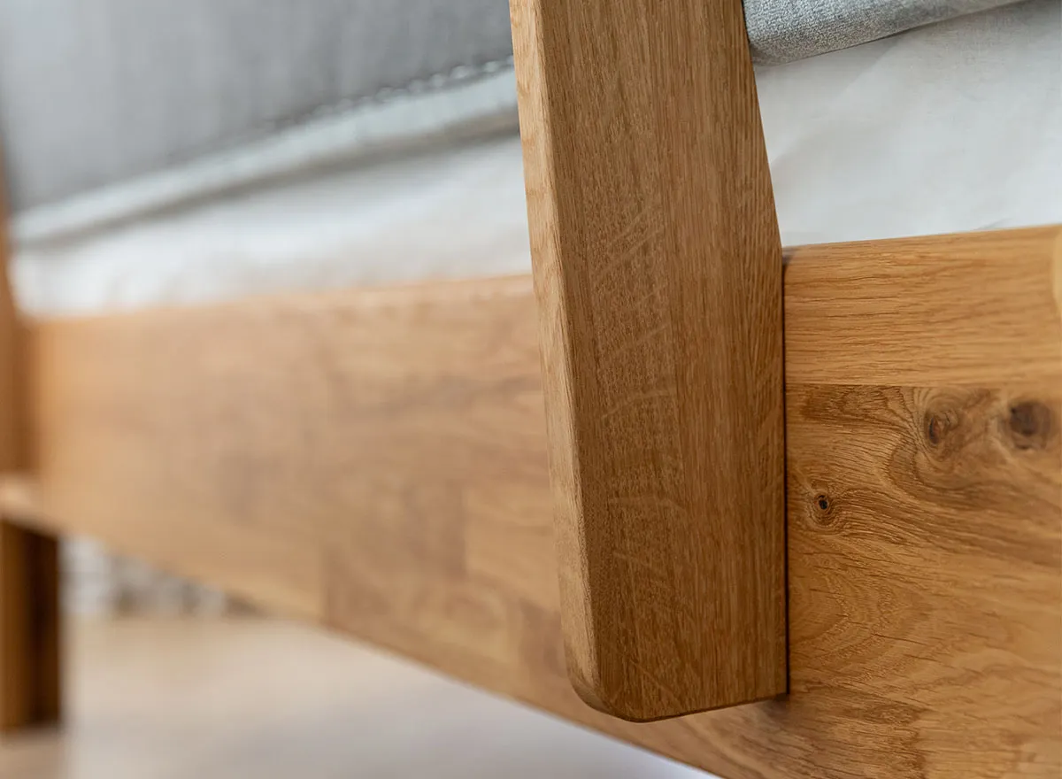 Łóżko dębowe z tapicerowanym zagłówkiem CADI Dębowy Sen 160x200 dąb olejowany szary - ZICAD_160