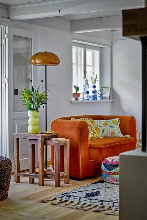 sofa, orange, velvet, poduszka, lampa