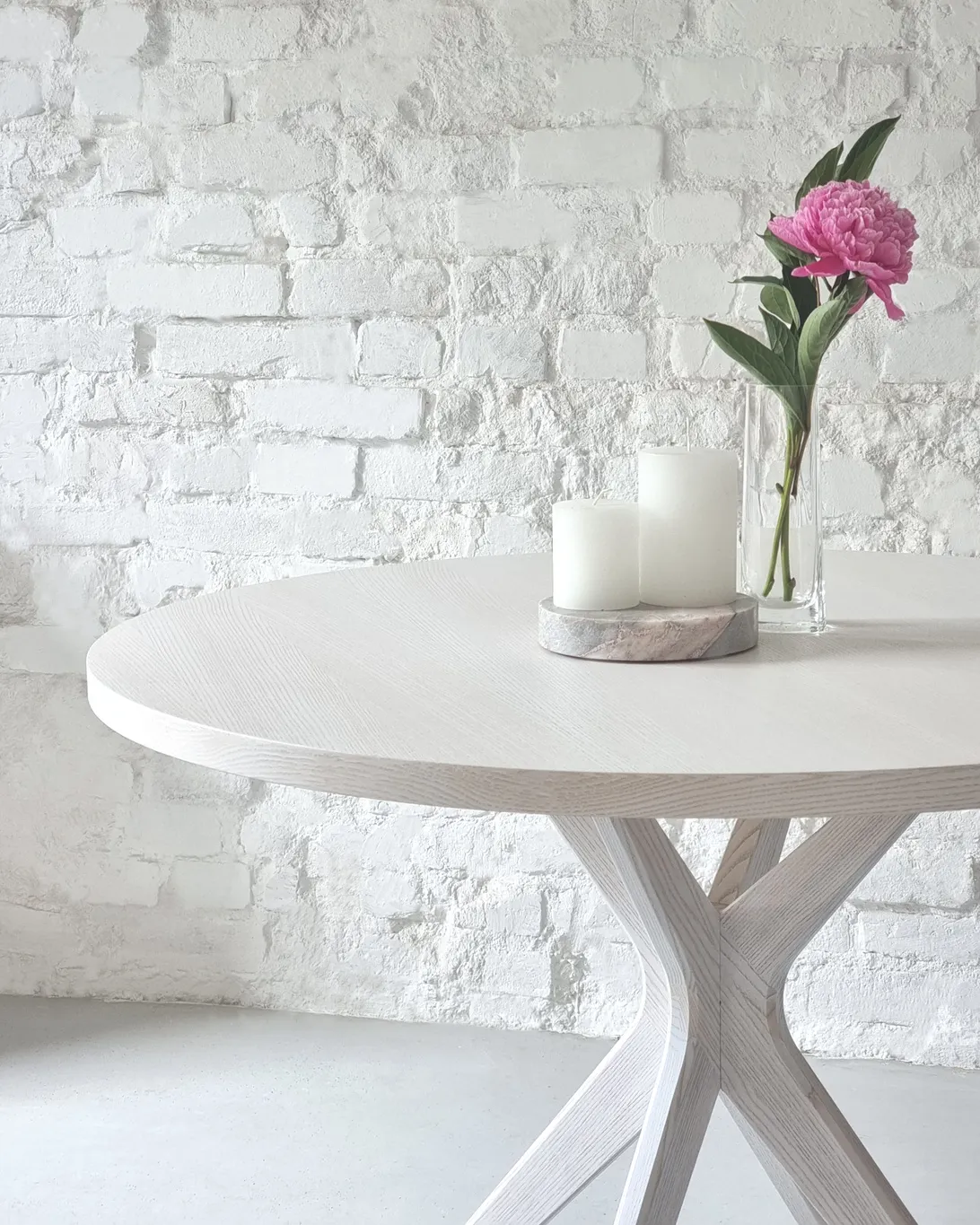 Stół okrągły JUBI BOLD Fi 110 biały jesion - NRGBTJ110_WHITE