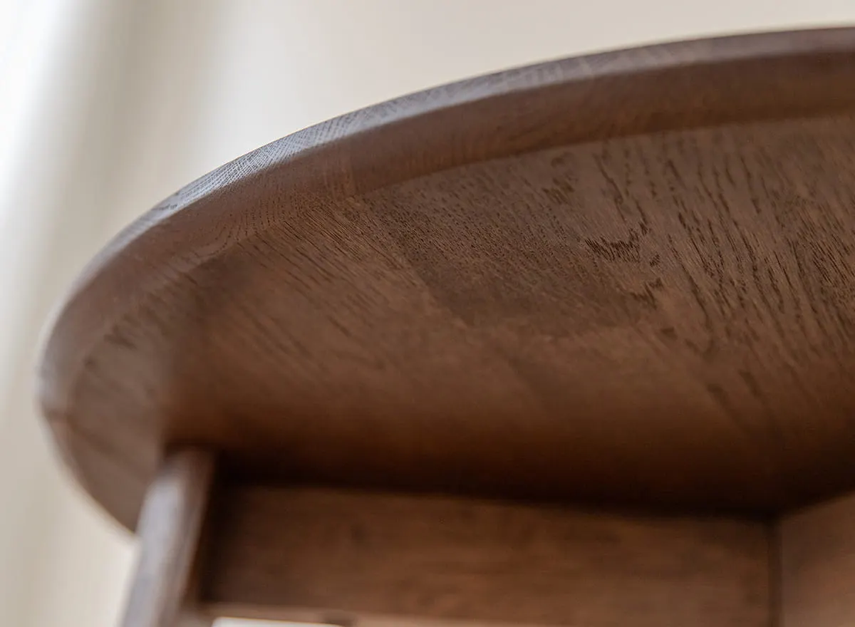 Stolik kawowy okrągły dębowy MONTI 61 cm ciemny dąb - PRHMON61T