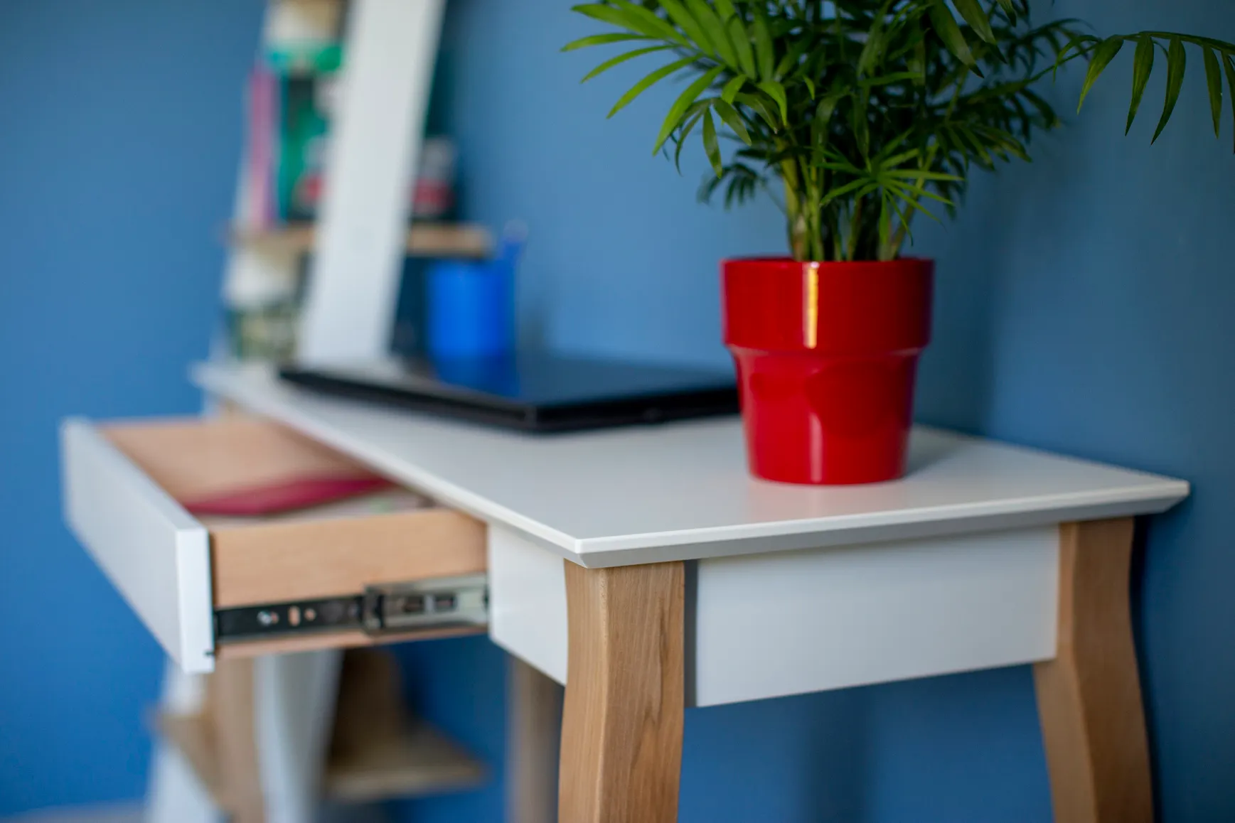 Biurko z szufladą LILLO 105x40 czarny blat/drewniane nogi - RAGABAWDLIL3_BLACK