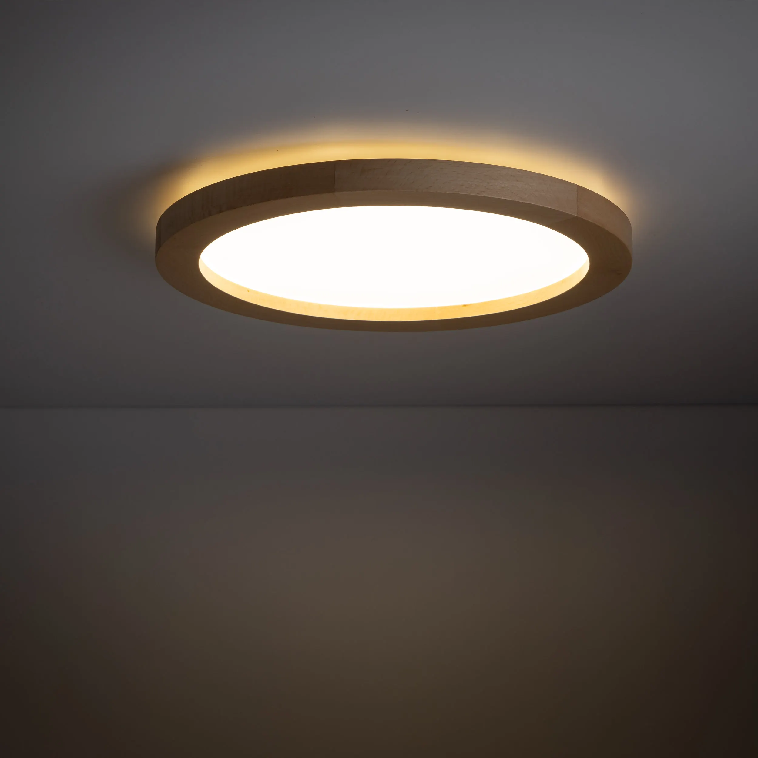 Lampa sufitowa AQUA LED 24W drewniana buk z białym kloszem okrągła 32x3cm - TK_18004