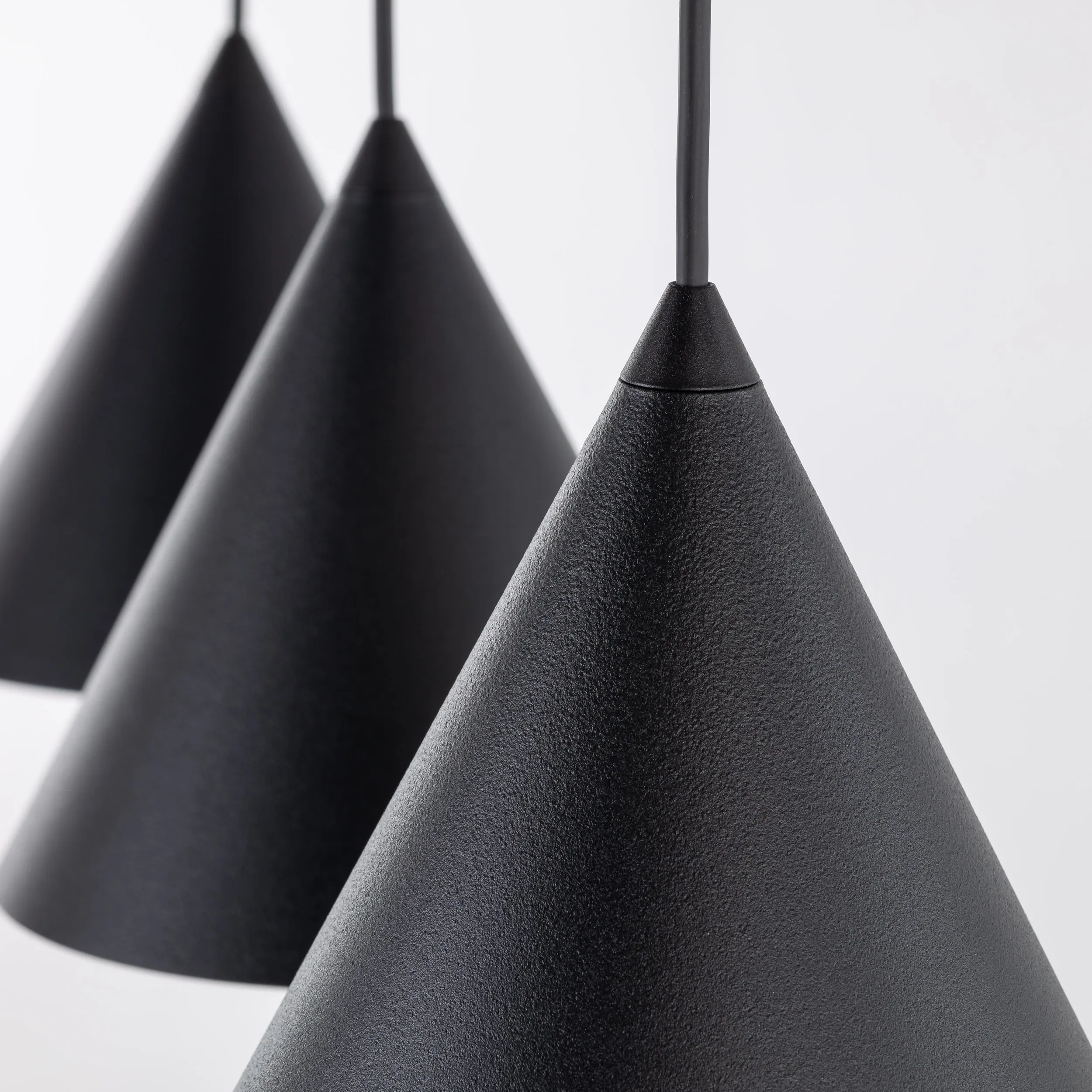 Lampa wisząca czarna na metalowej listwie 120x75x19cm - TK_10068