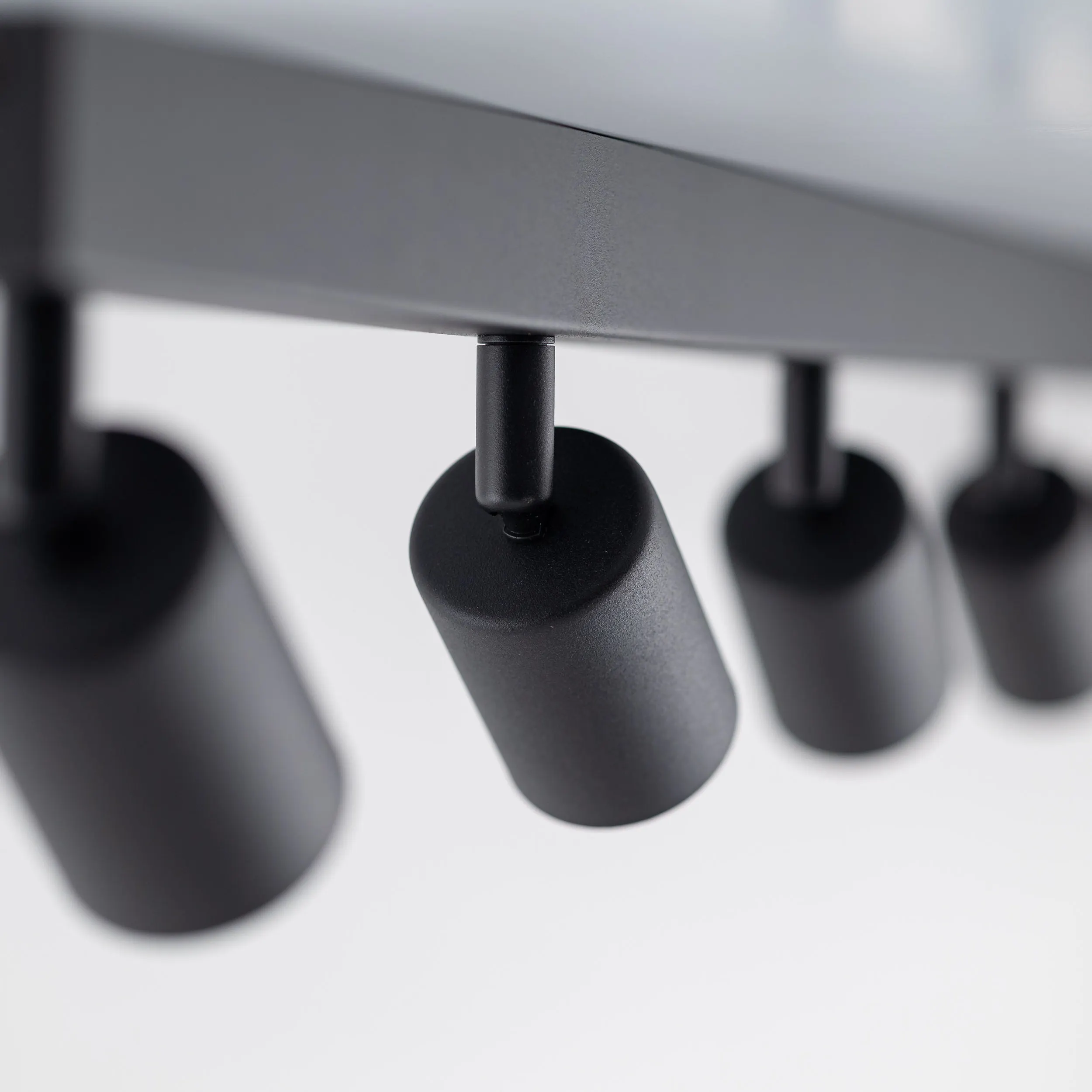 Lampa sufitowa TOP czarna regulowana 129x19x15cm - TK_6178