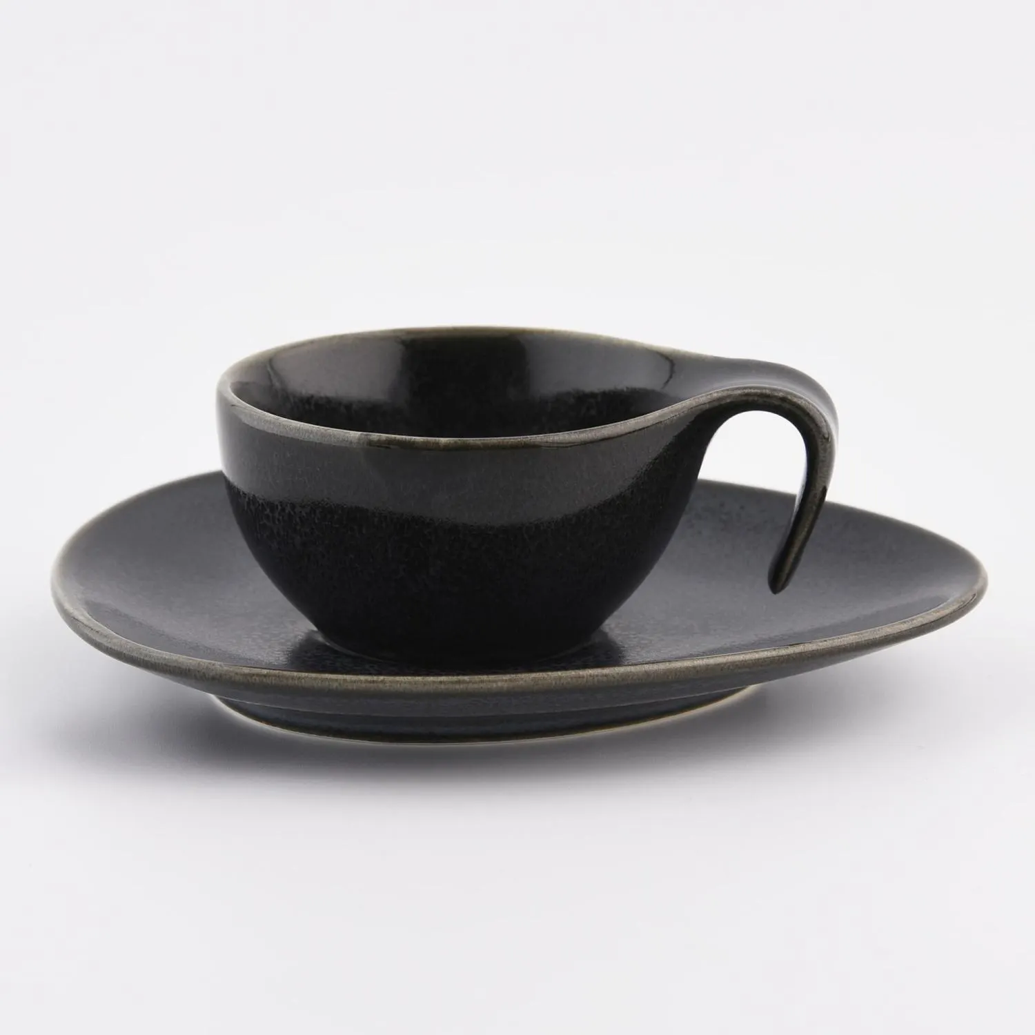 filiżanka, czarna, ceramiczna, talerz, korpus ceramiczny