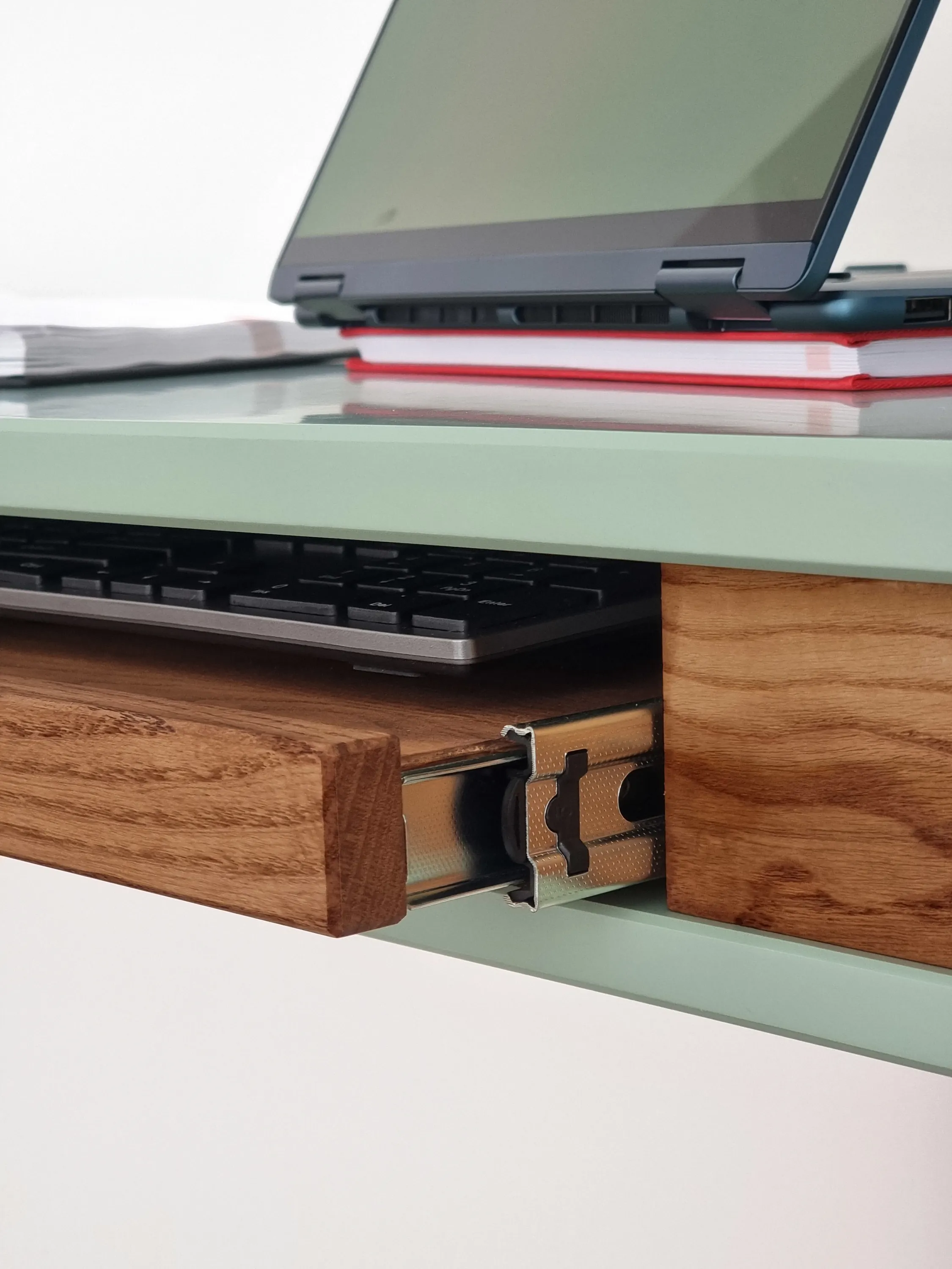 Biurko narożne ASHME z półką na klawiaturę 114x85 ceglasty blat/ciemne drewniane nogi - NRGBACDKEY_OAK_16