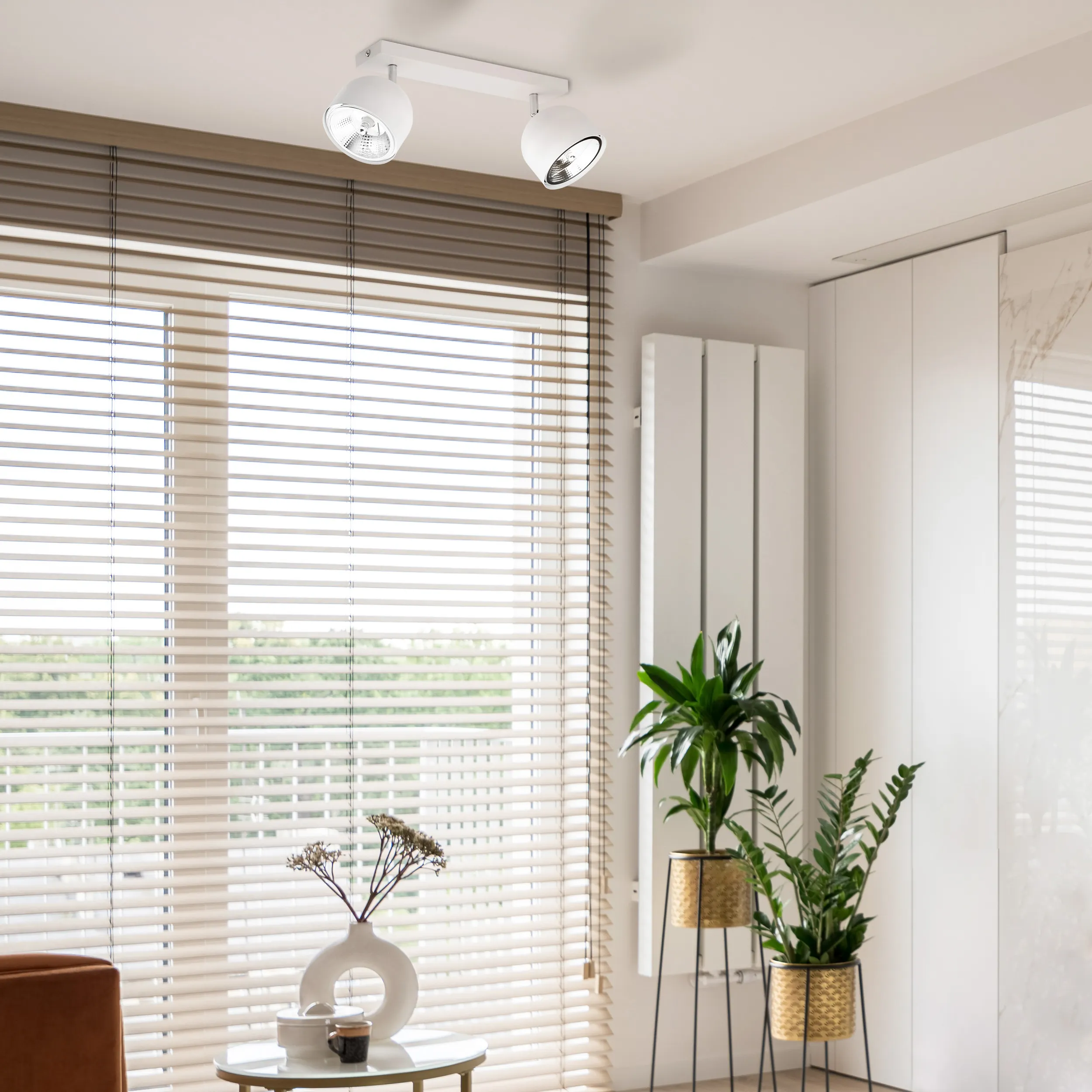 Lampa sufitowa ALTEA biała z chromowanymi elementami na metalowej listwie regulowana + komplet żarówek 47x22x17cm - TK_6513