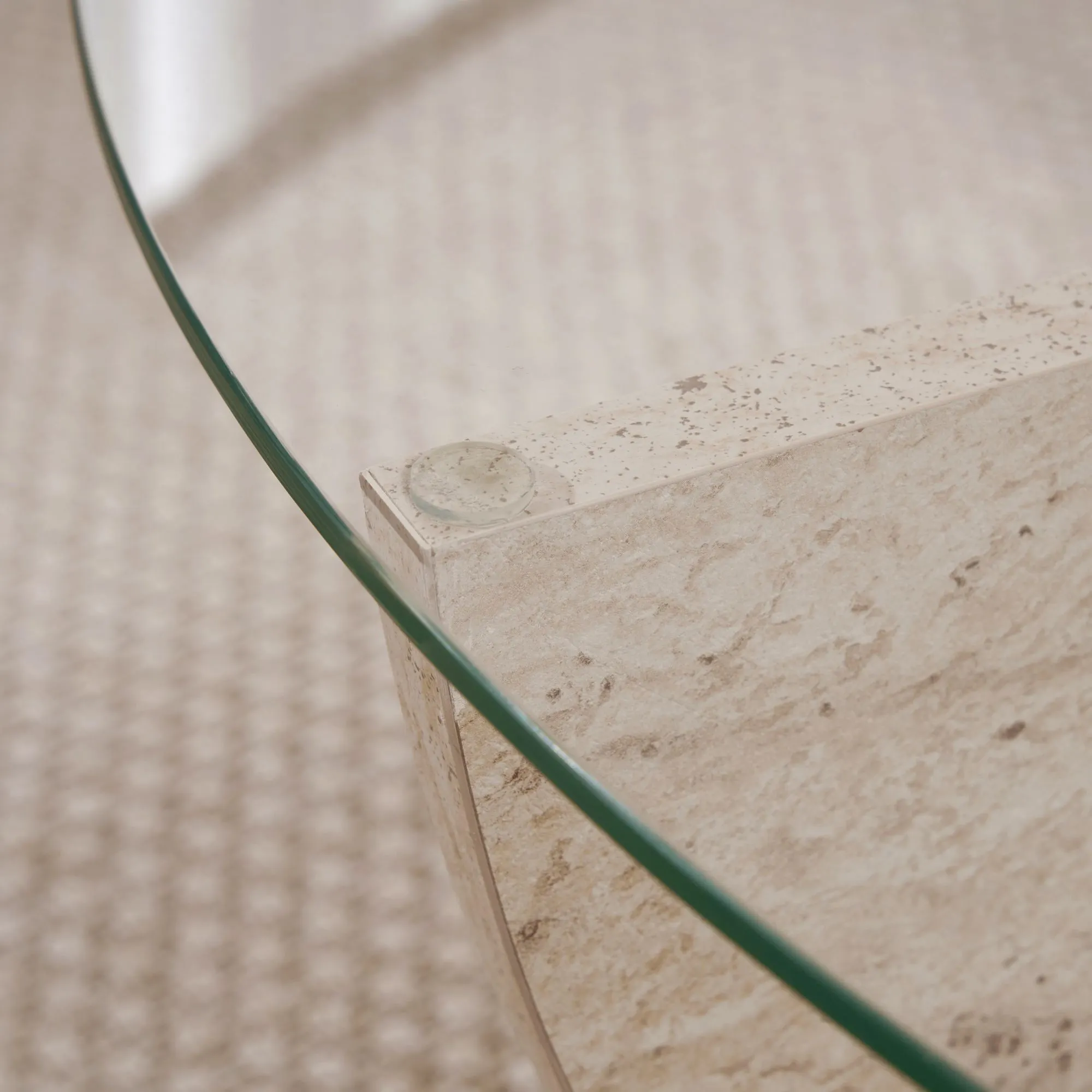 Stolik kawowy okrągły LIYA fi90 transparentny trawertynowy - ASI_668NRD1125