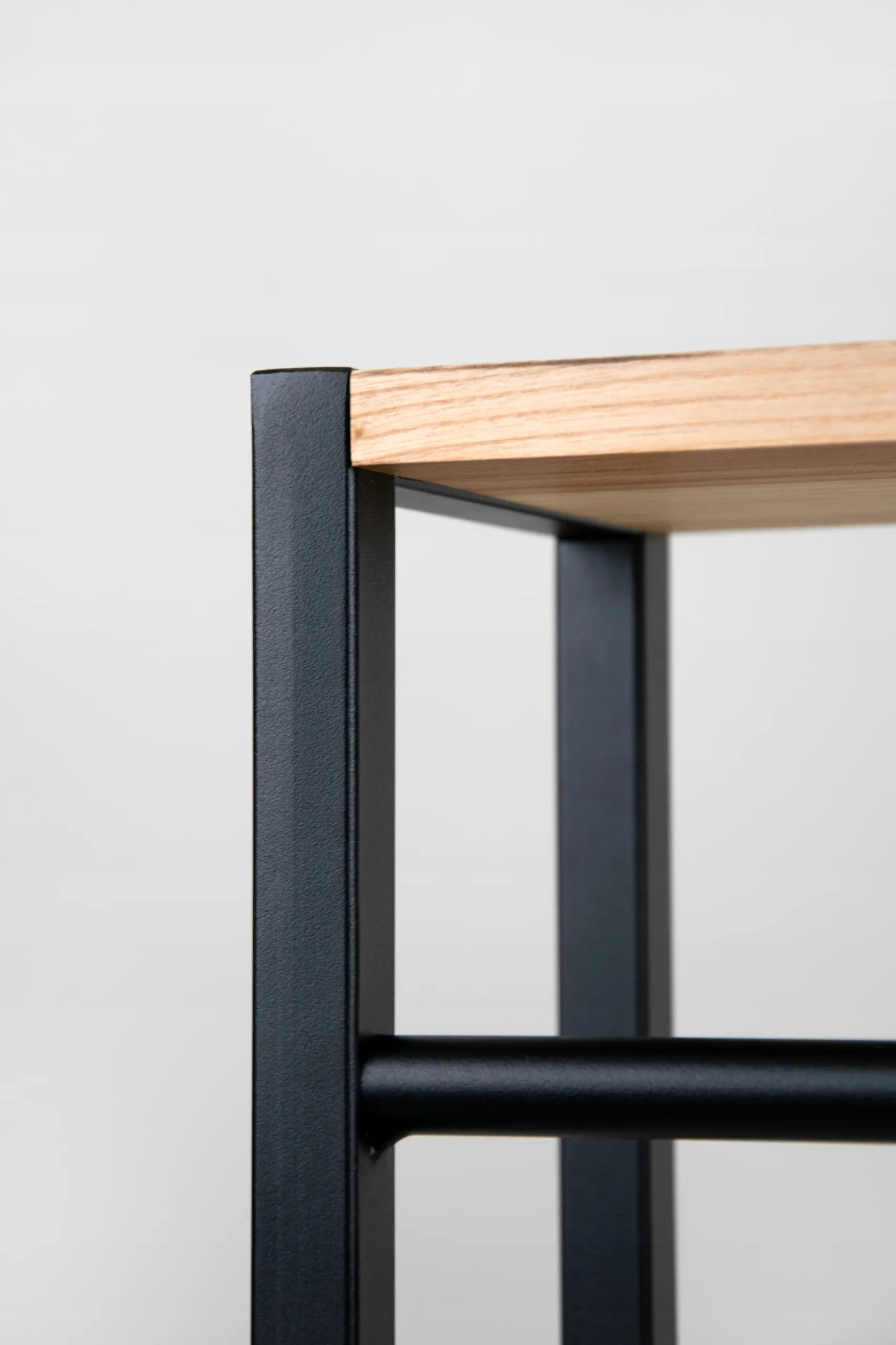 Wieszak na ręczniki metalowy TYLON 46x28x90 czarny naturalny - LD_TZ000383